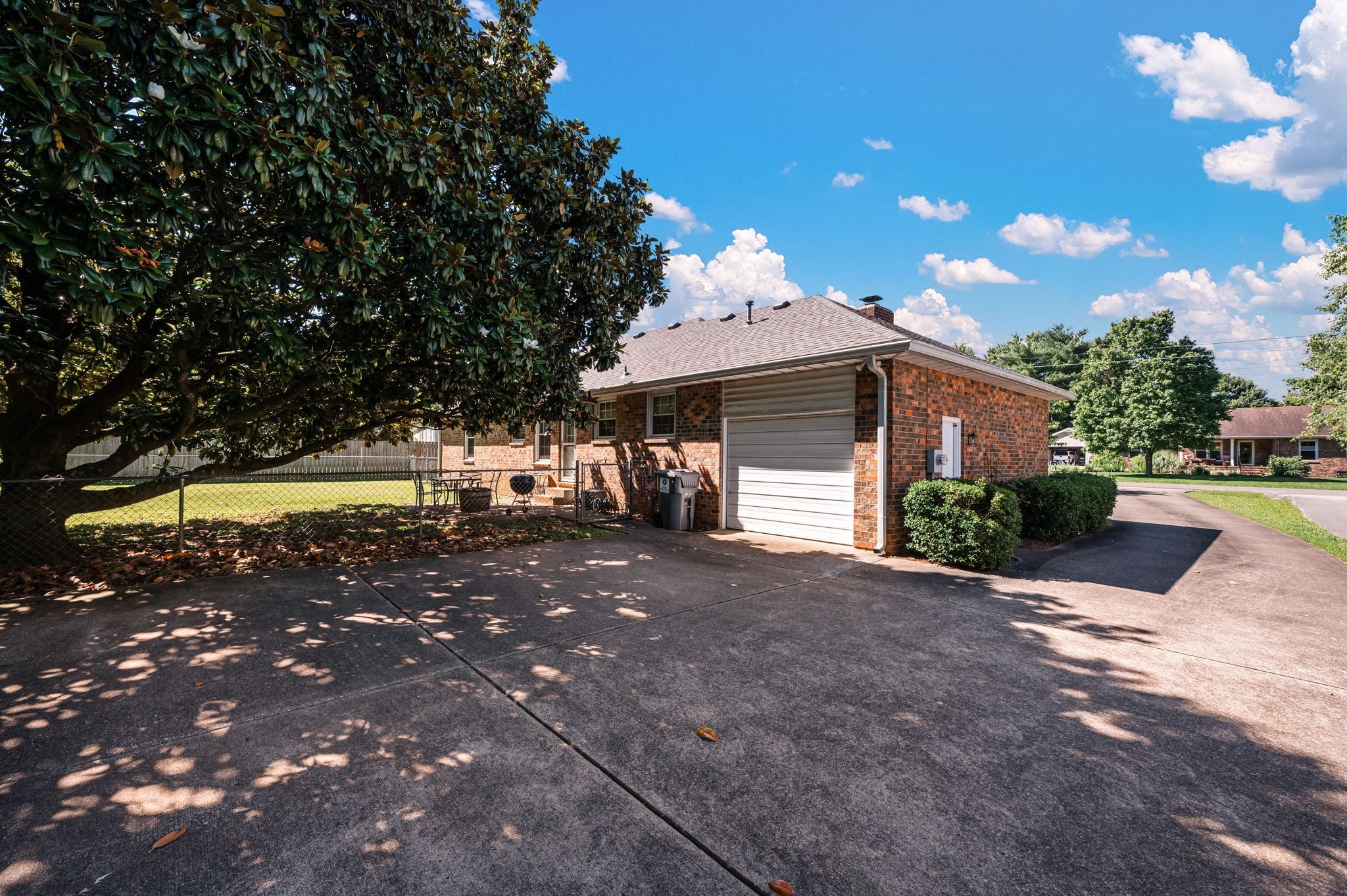 315 Shadowbrook Dr