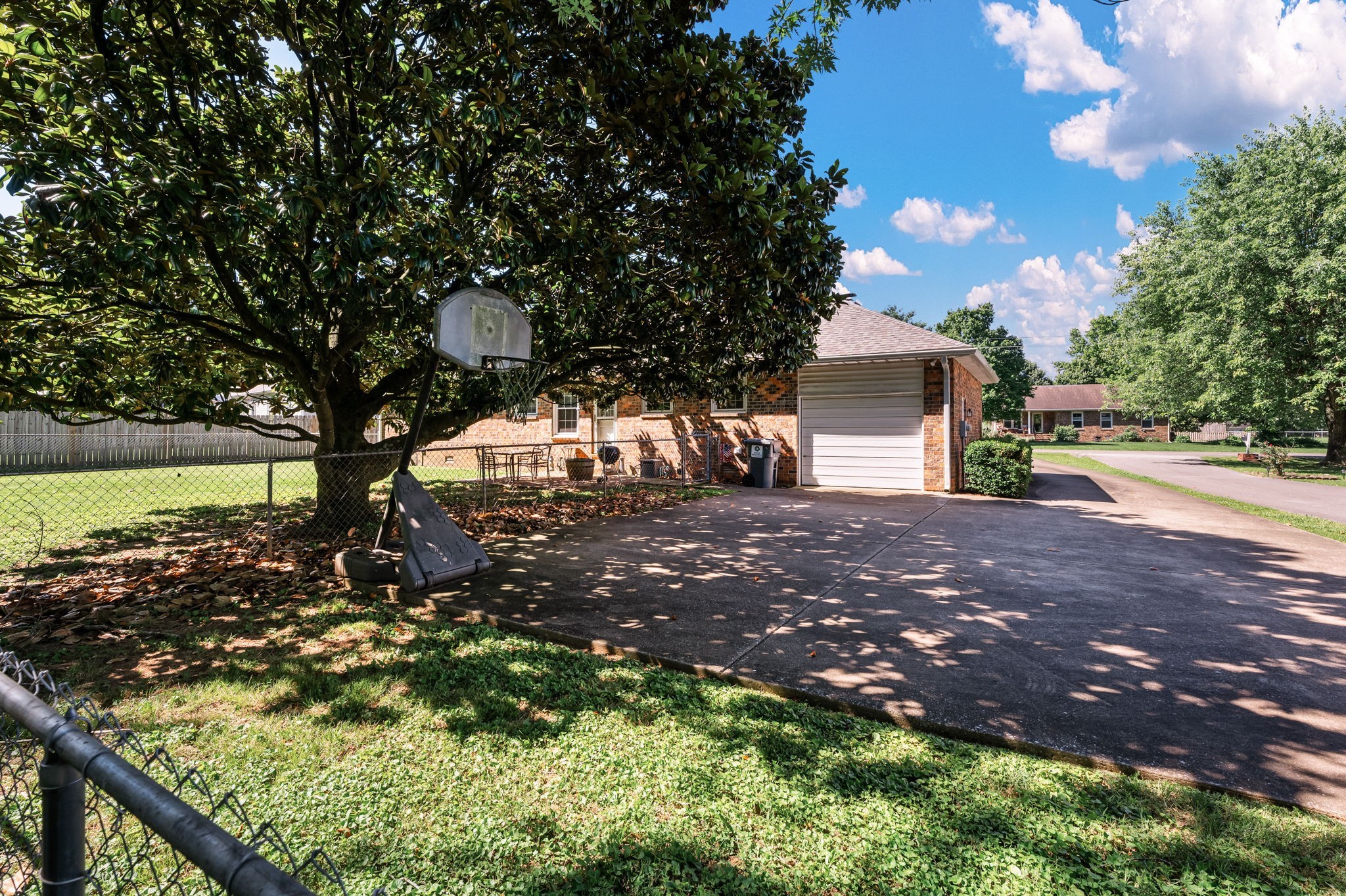 315 Shadowbrook Dr