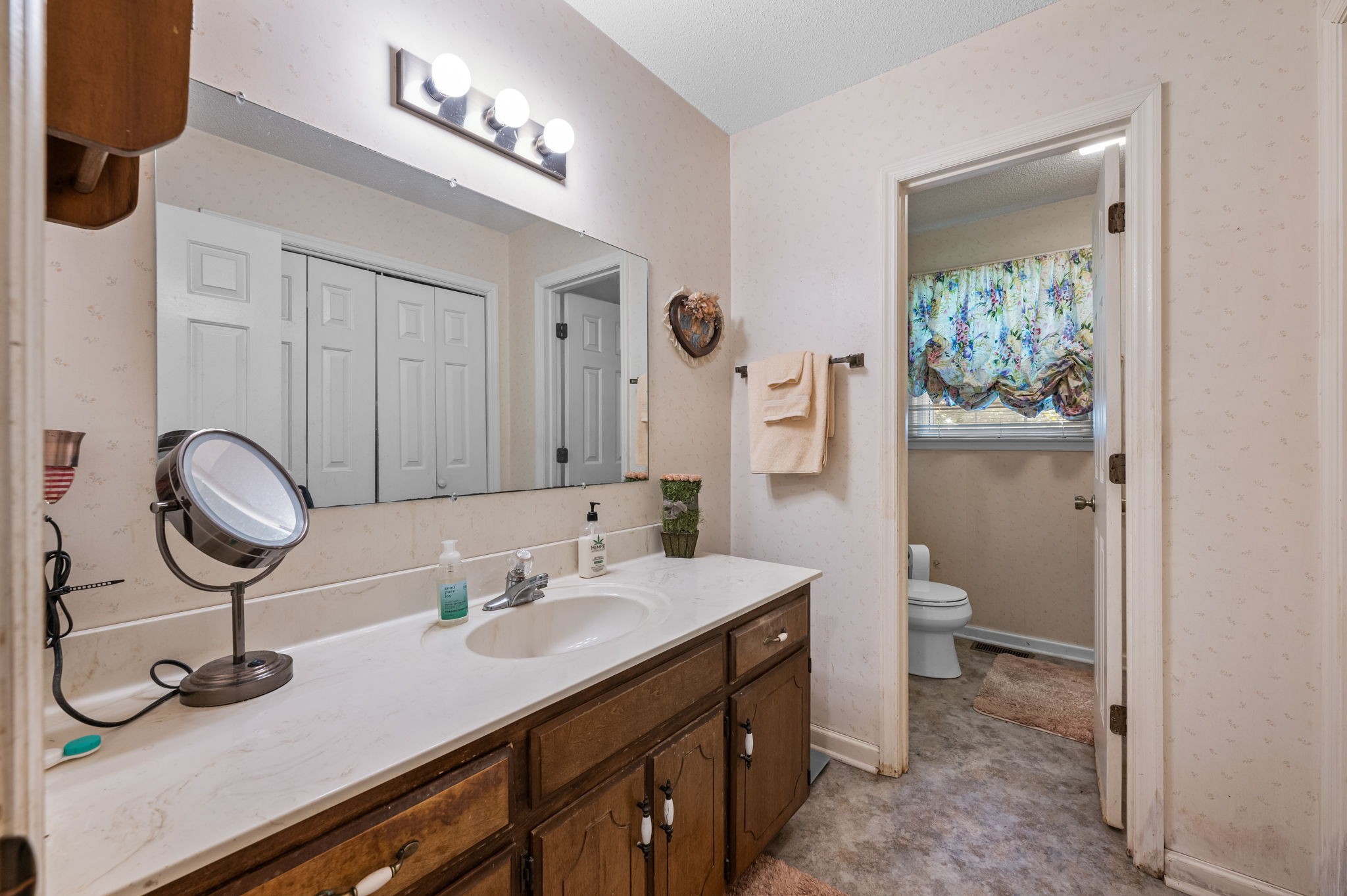 315 Shadowbrook Dr