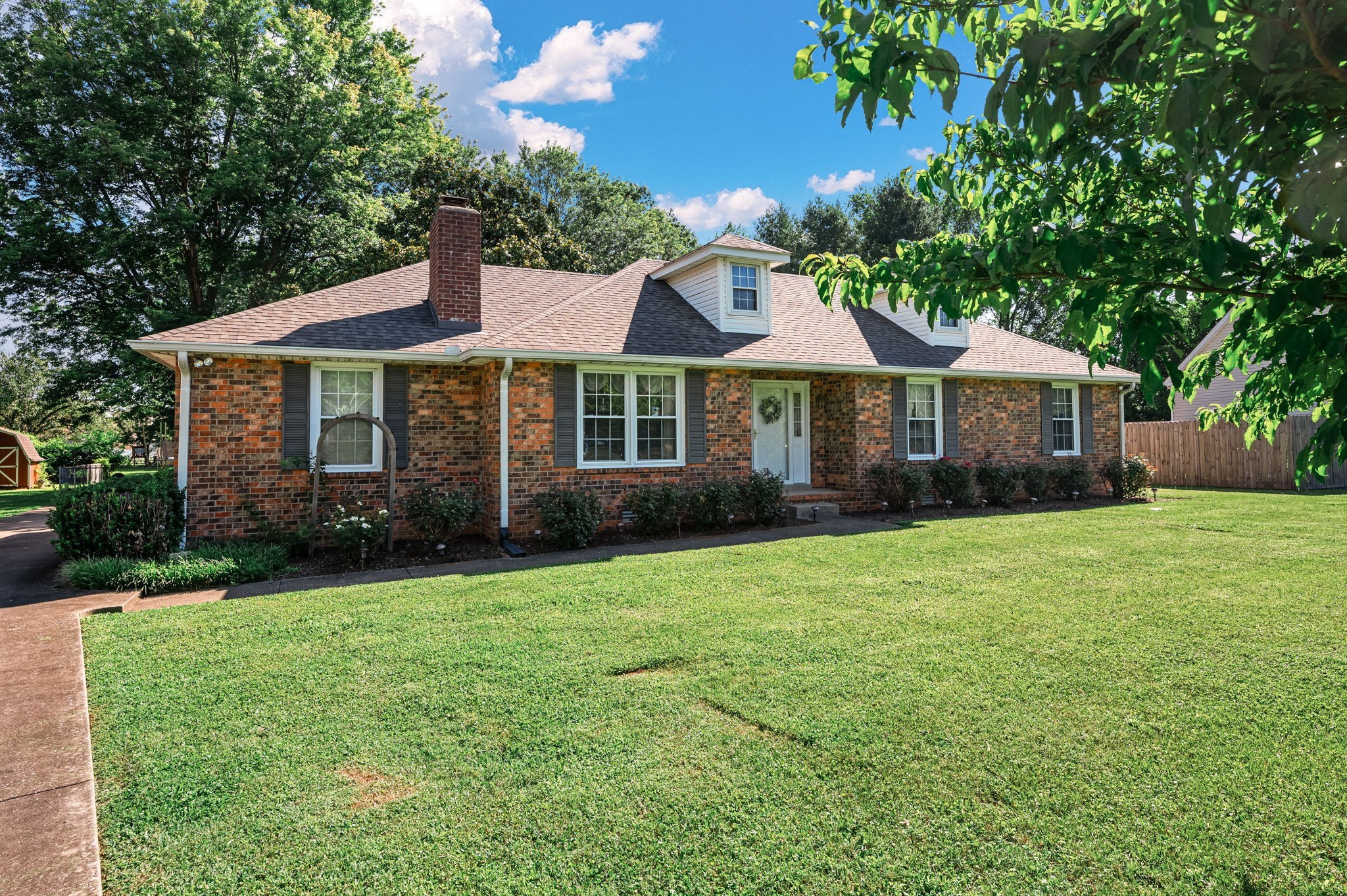 315 Shadowbrook Dr