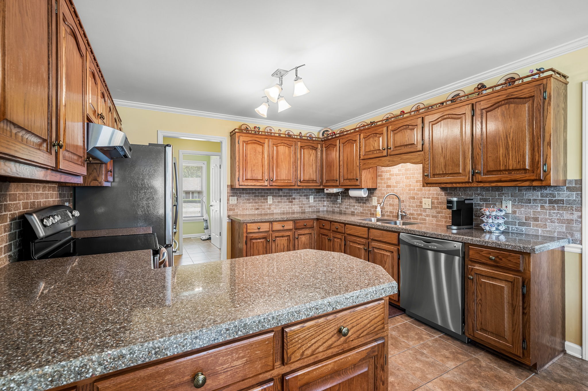 2104 Red Mile Rd