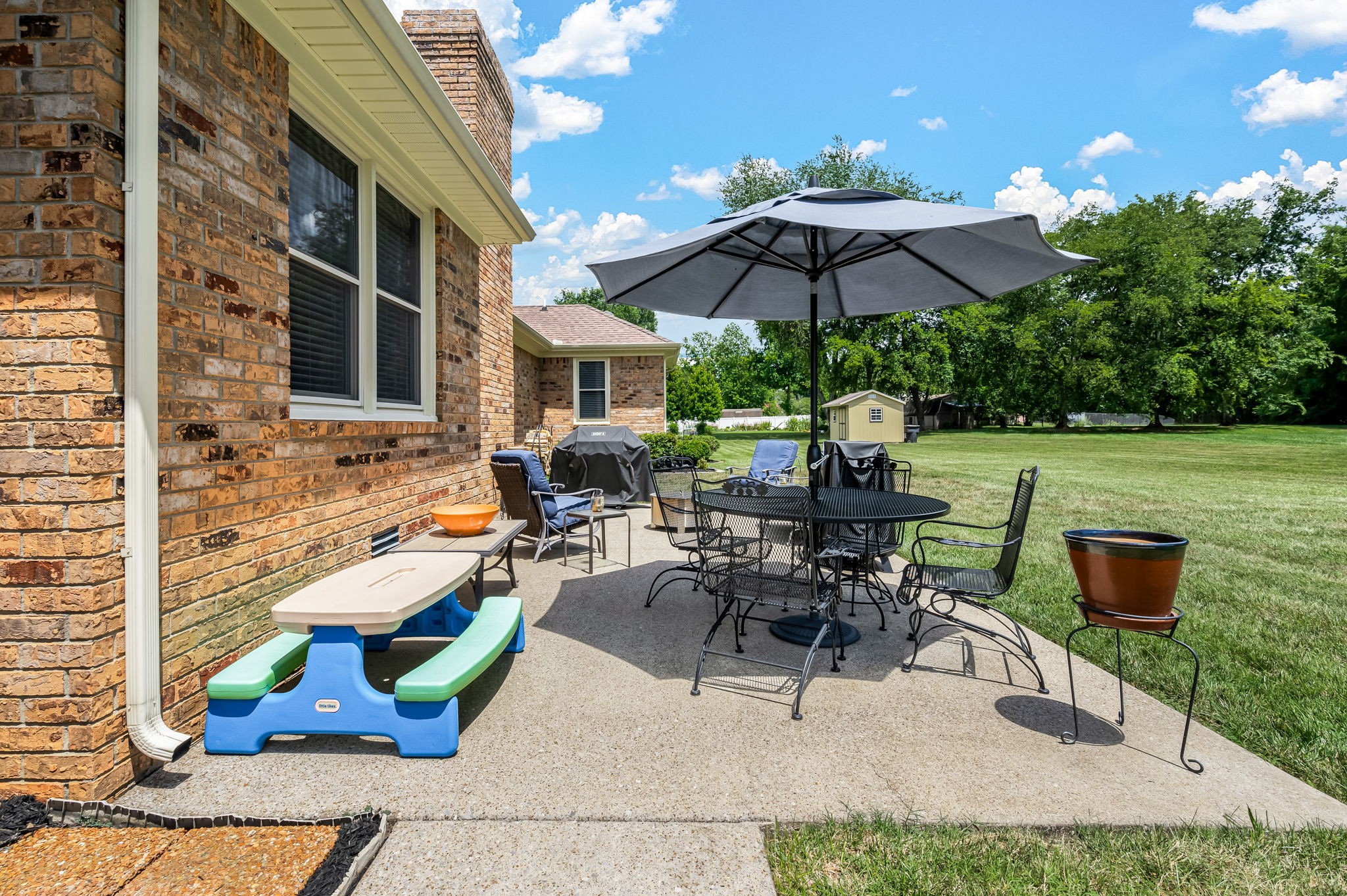 2104 Red Mile Rd