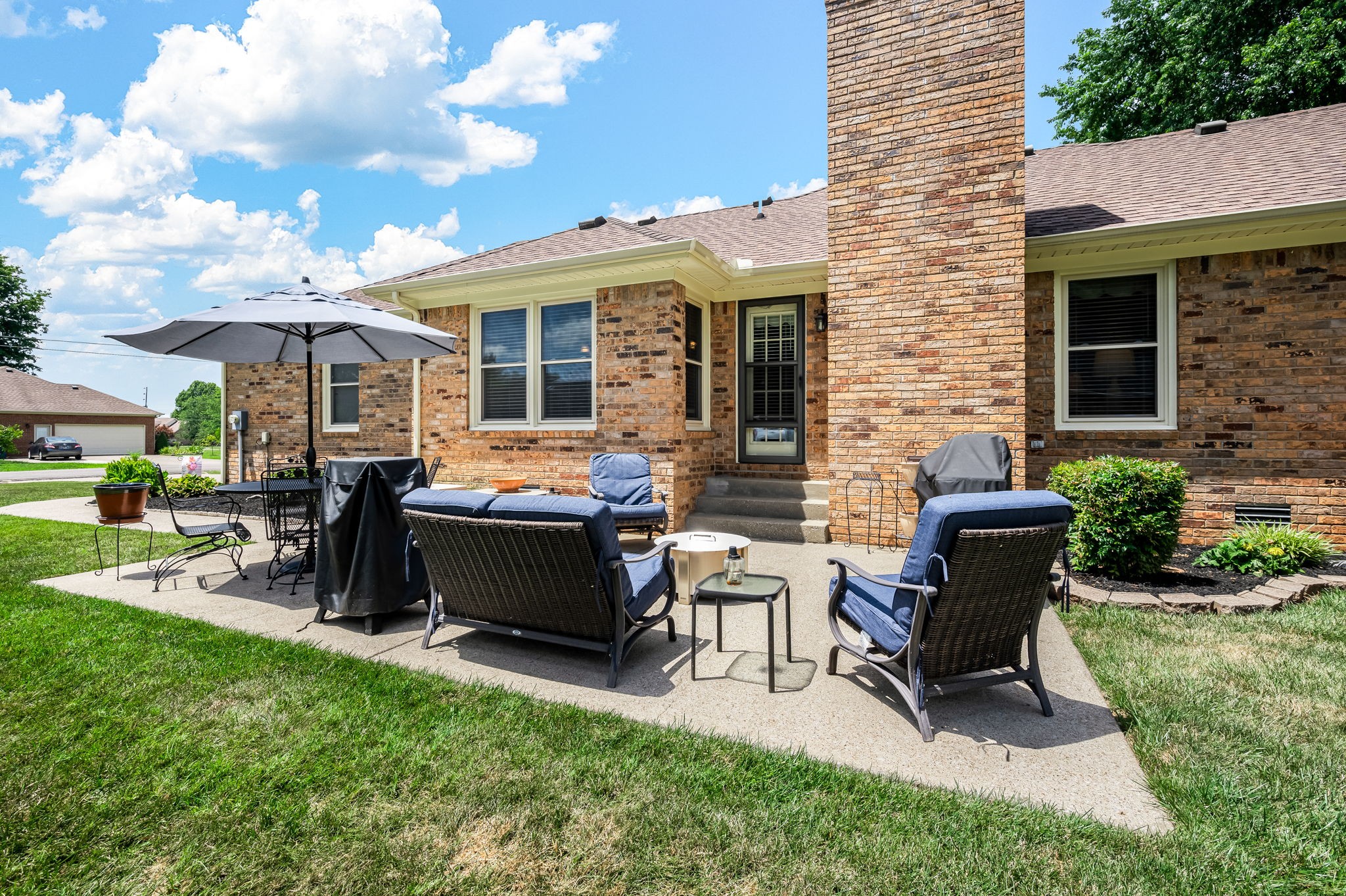 2104 Red Mile Rd