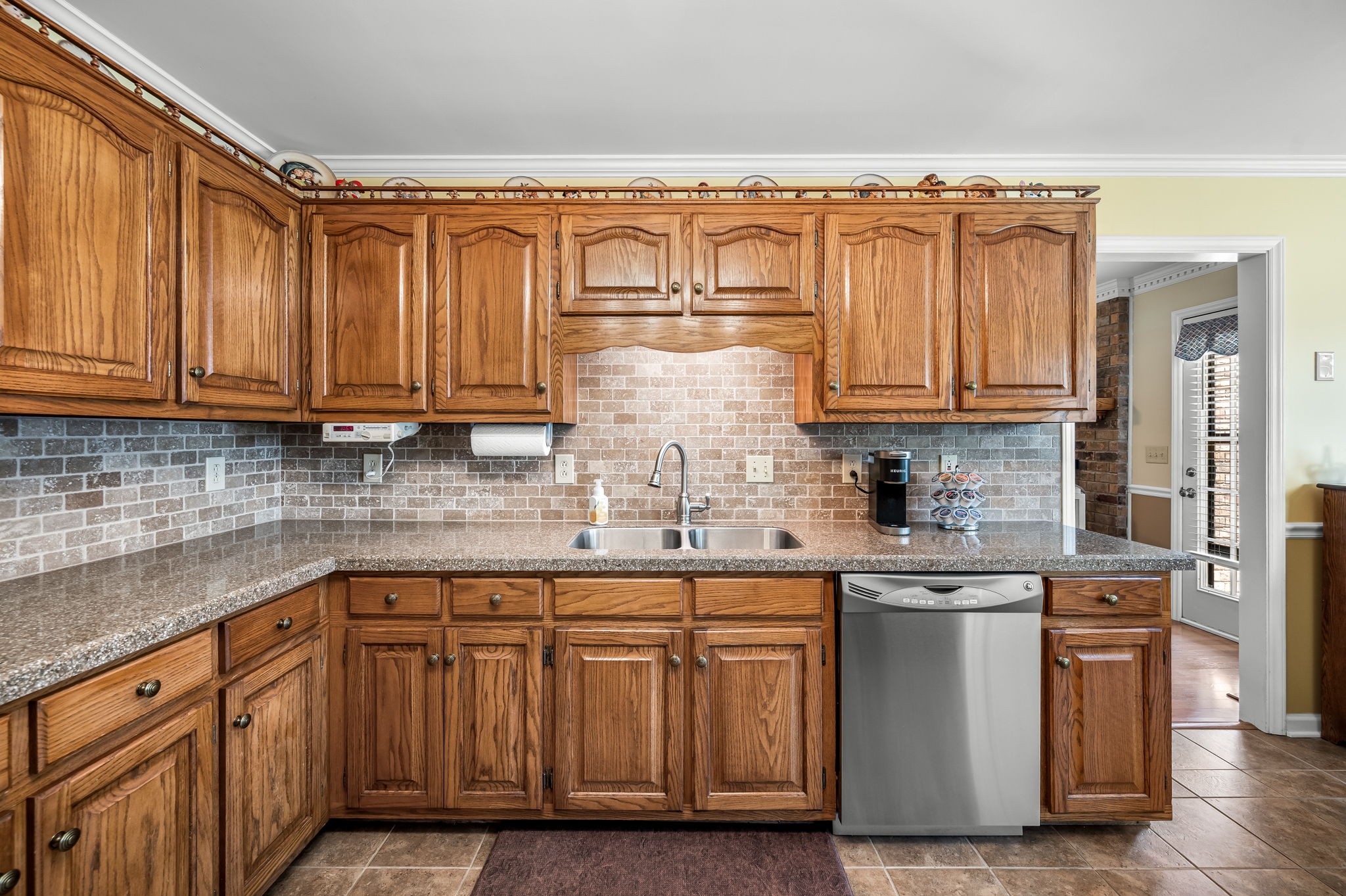 2104 Red Mile Rd