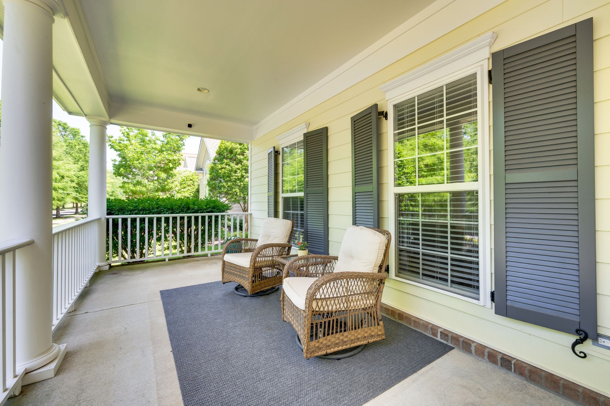 1013 Eden Park Dr
