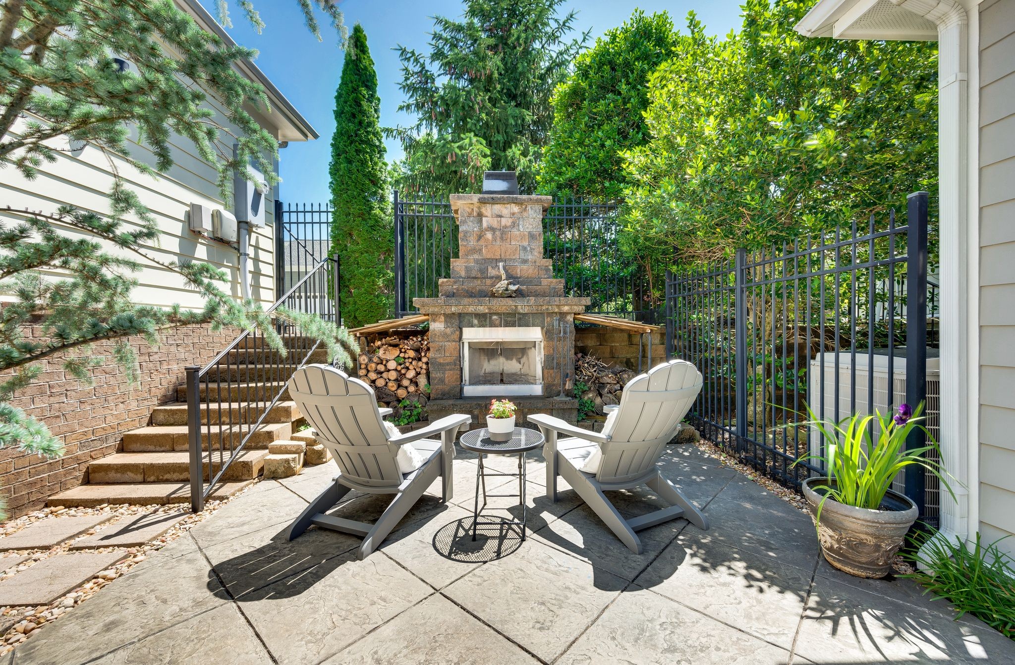 1013 Eden Park Dr
