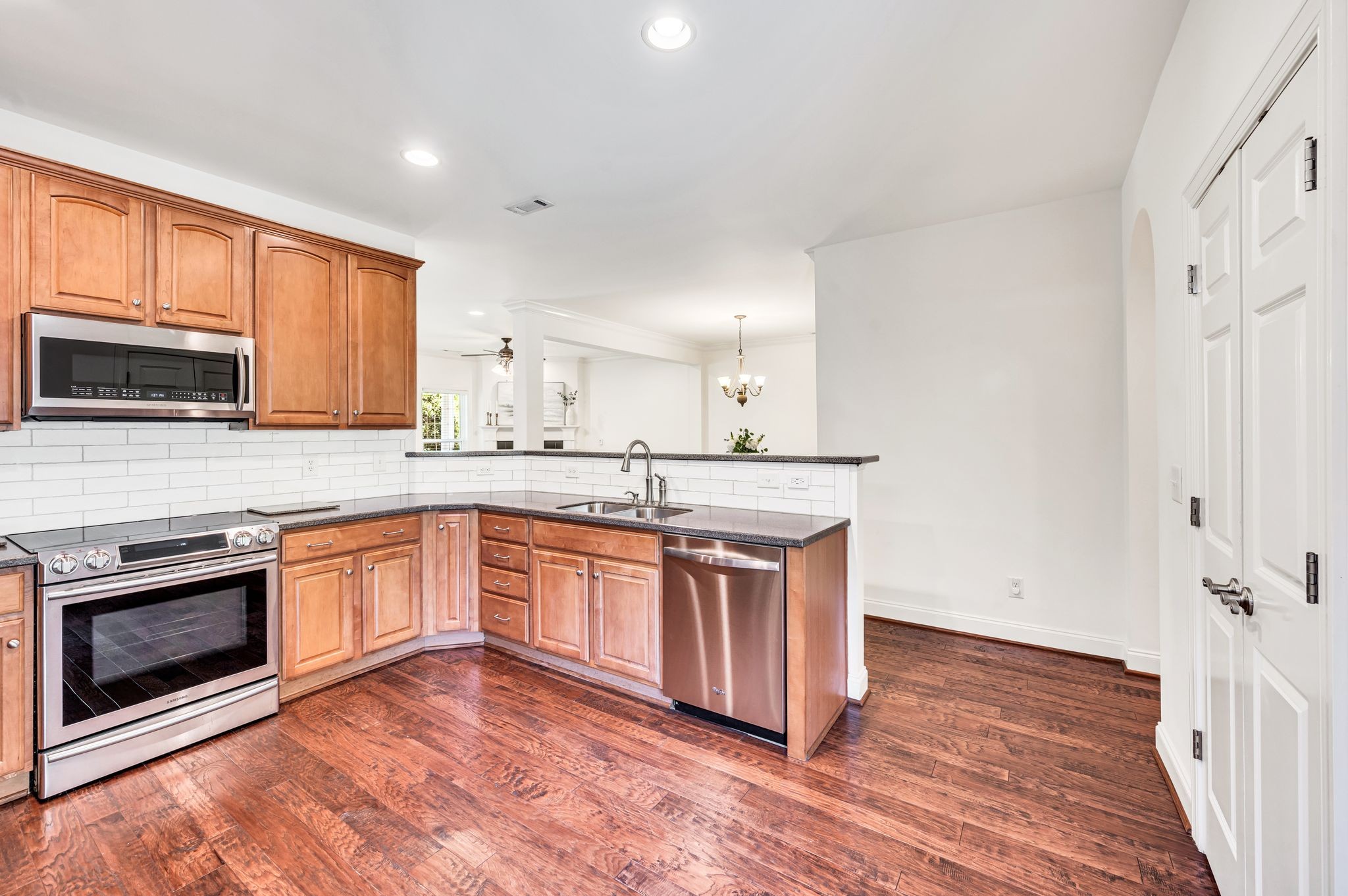1013 Eden Park Dr