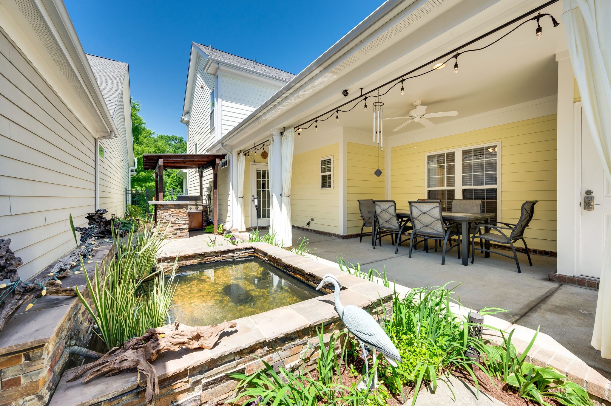 1013 Eden Park Dr