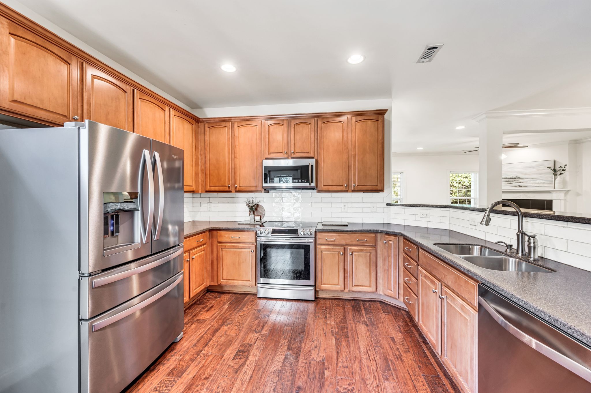 1013 Eden Park Dr