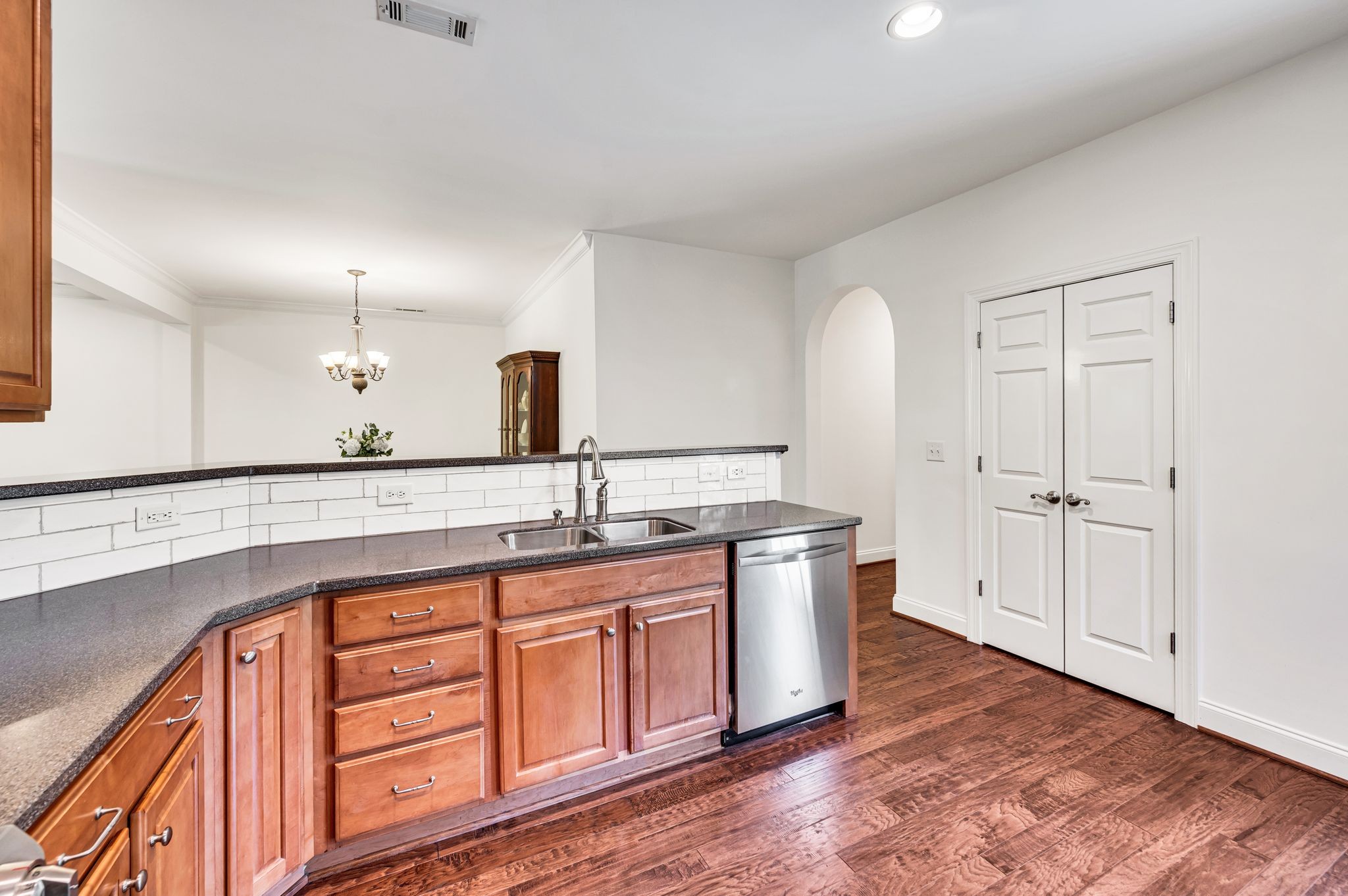 1013 Eden Park Dr