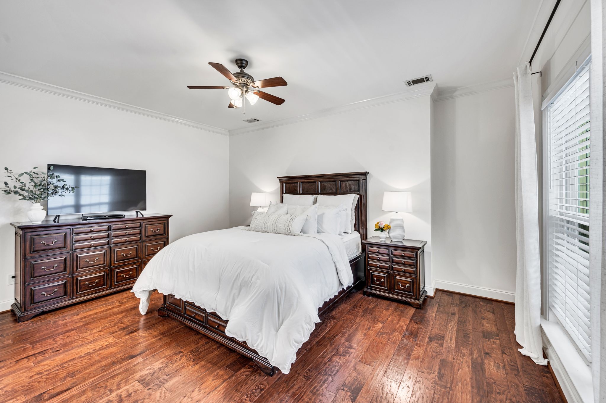 1013 Eden Park Dr