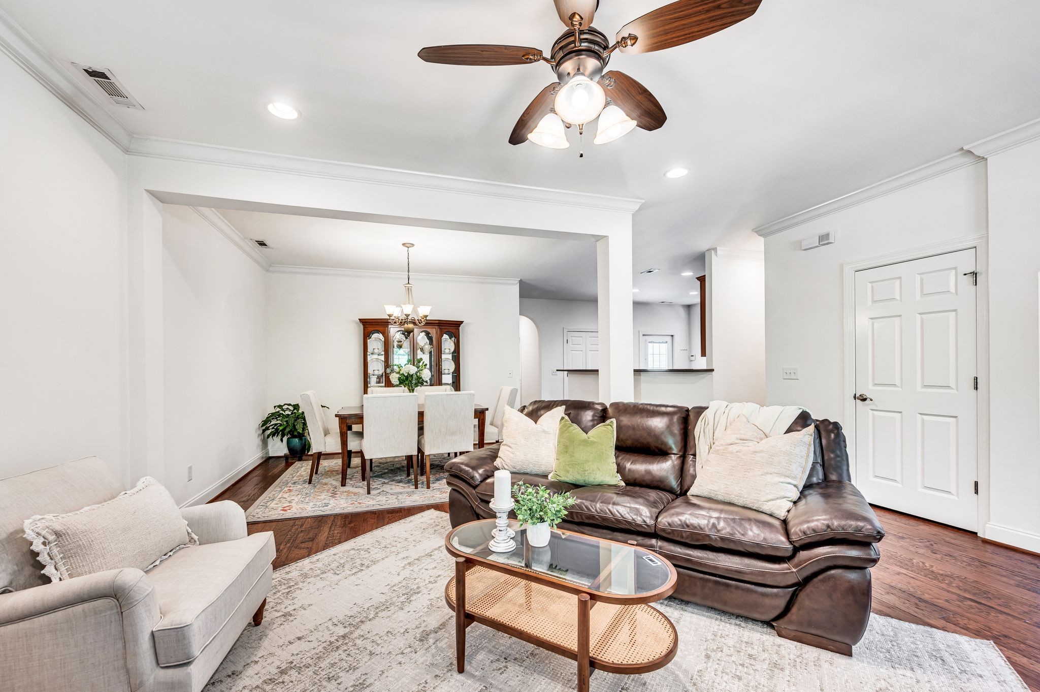 1013 Eden Park Dr