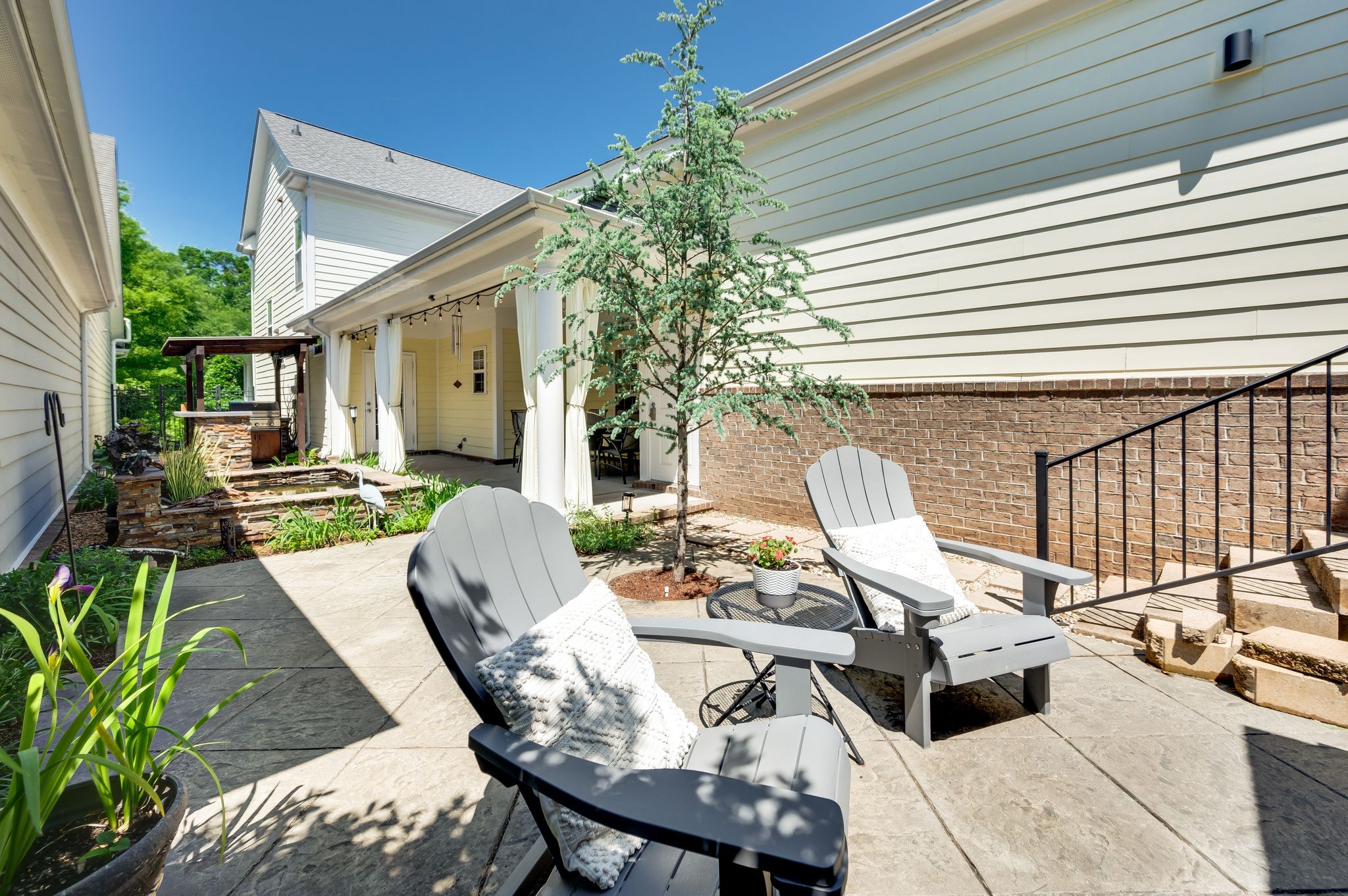 1013 Eden Park Dr