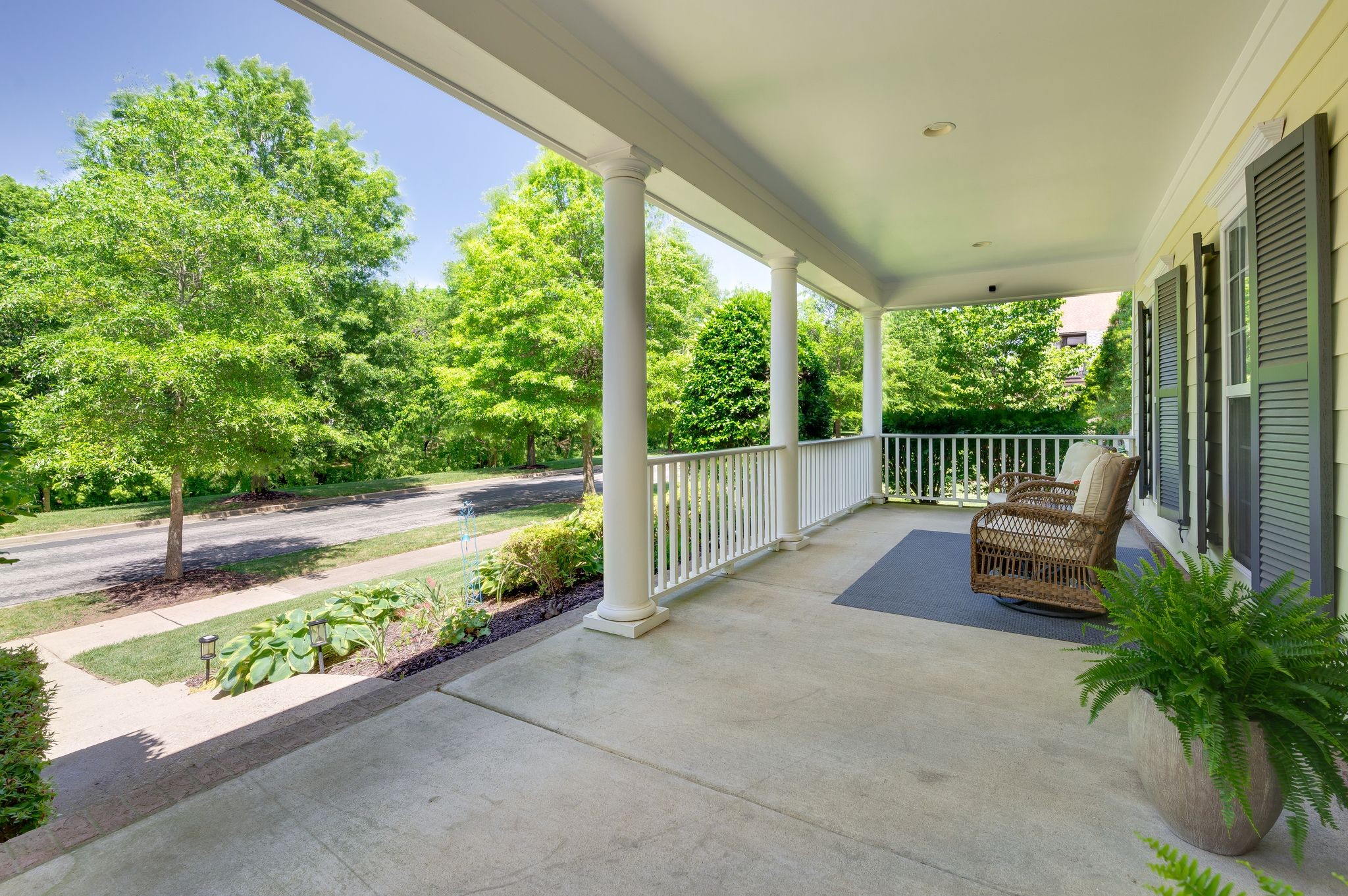 1013 Eden Park Dr