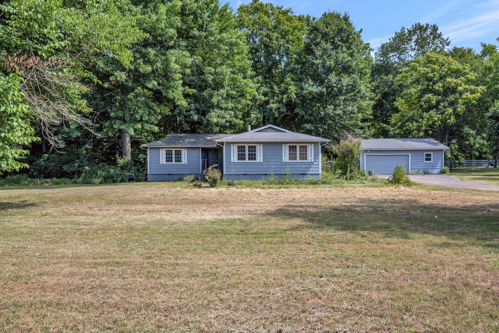 104 Foxland Dr
