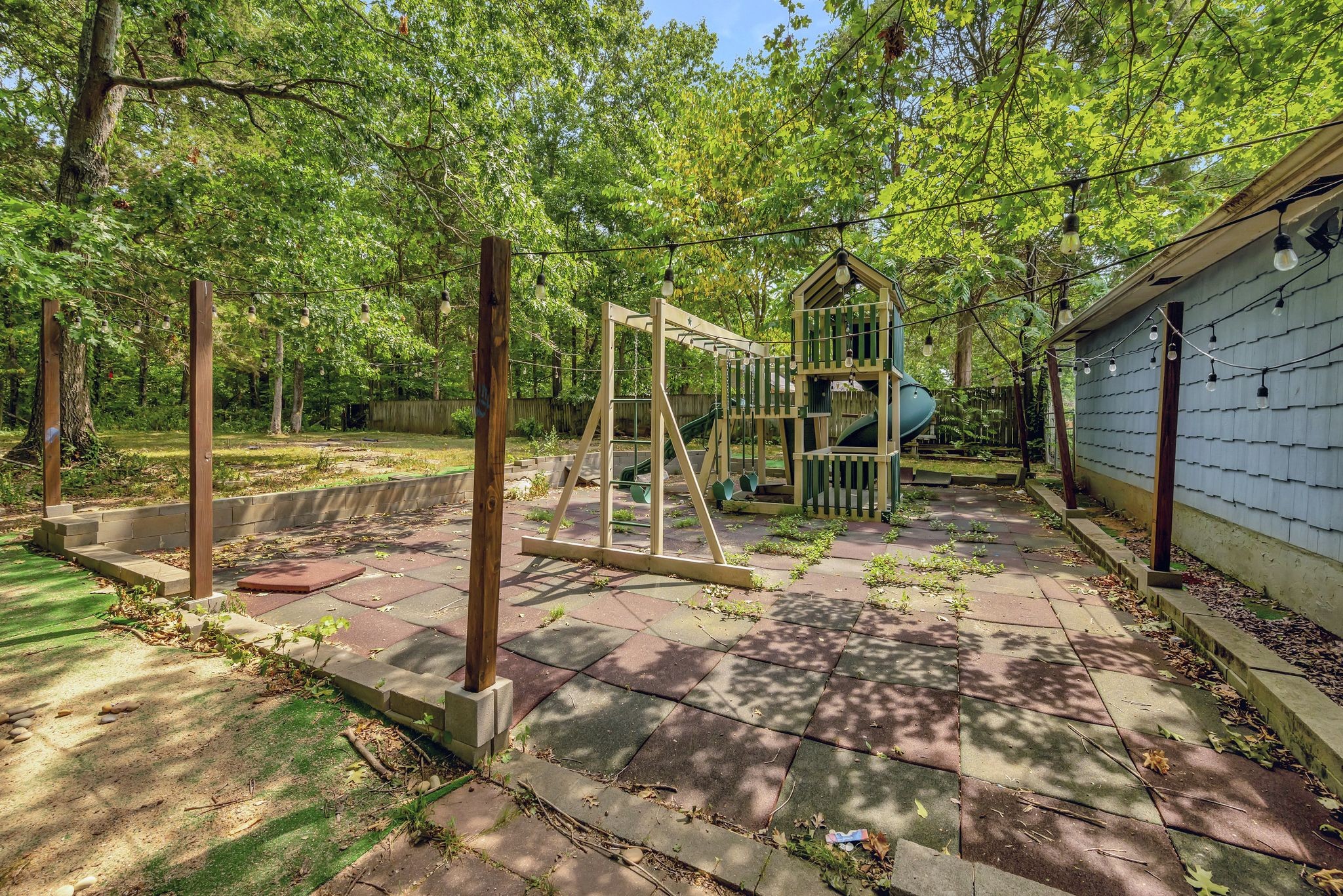 104 Foxland Dr