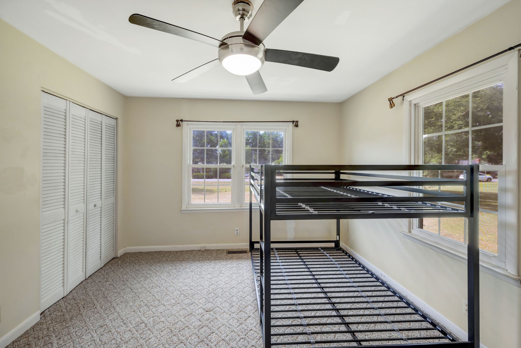 104 Foxland Dr
