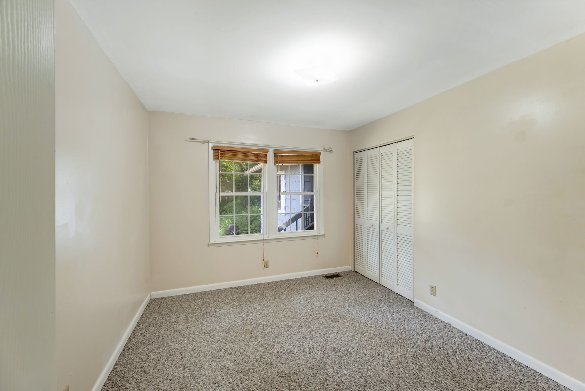 104 Foxland Dr