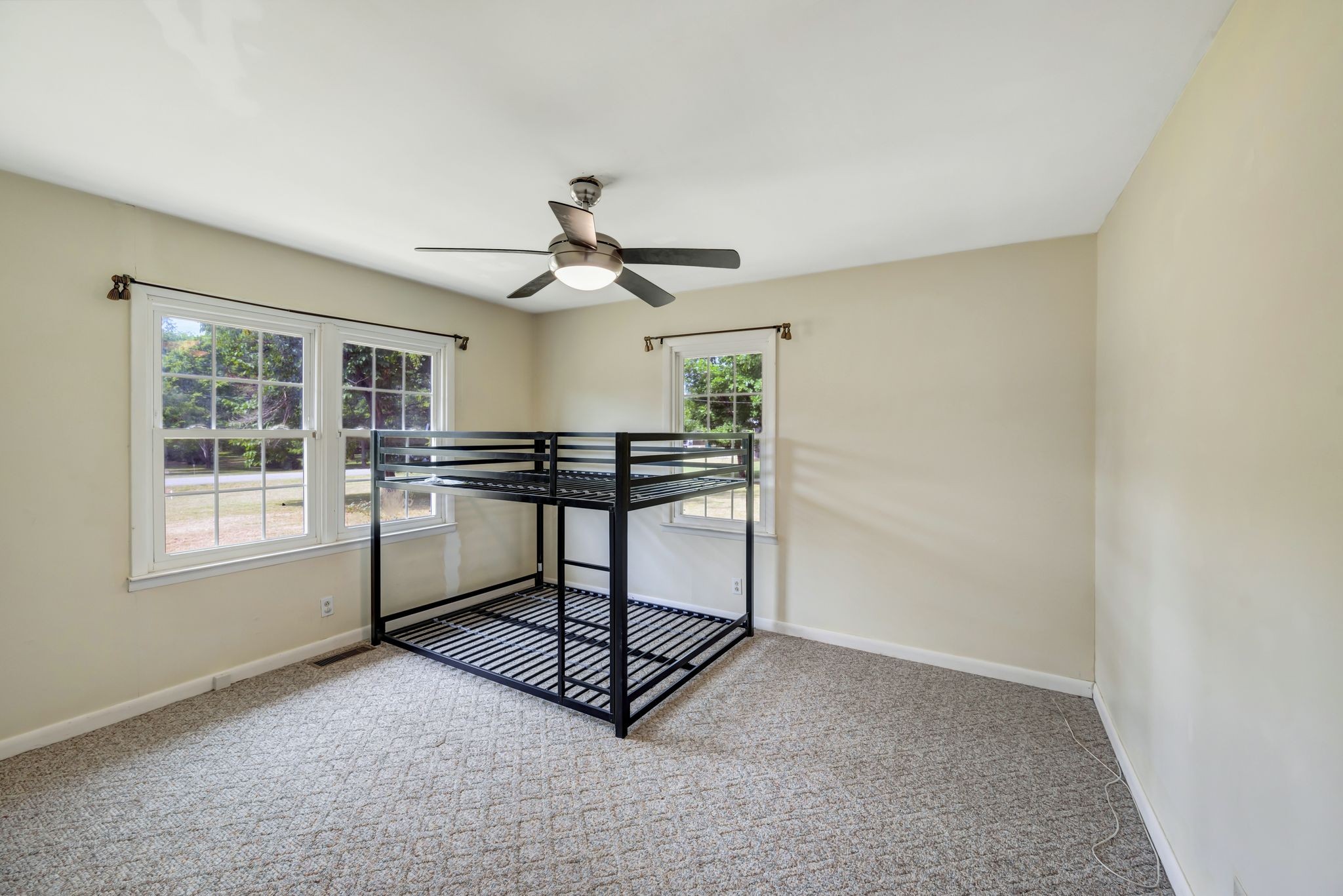 104 Foxland Dr