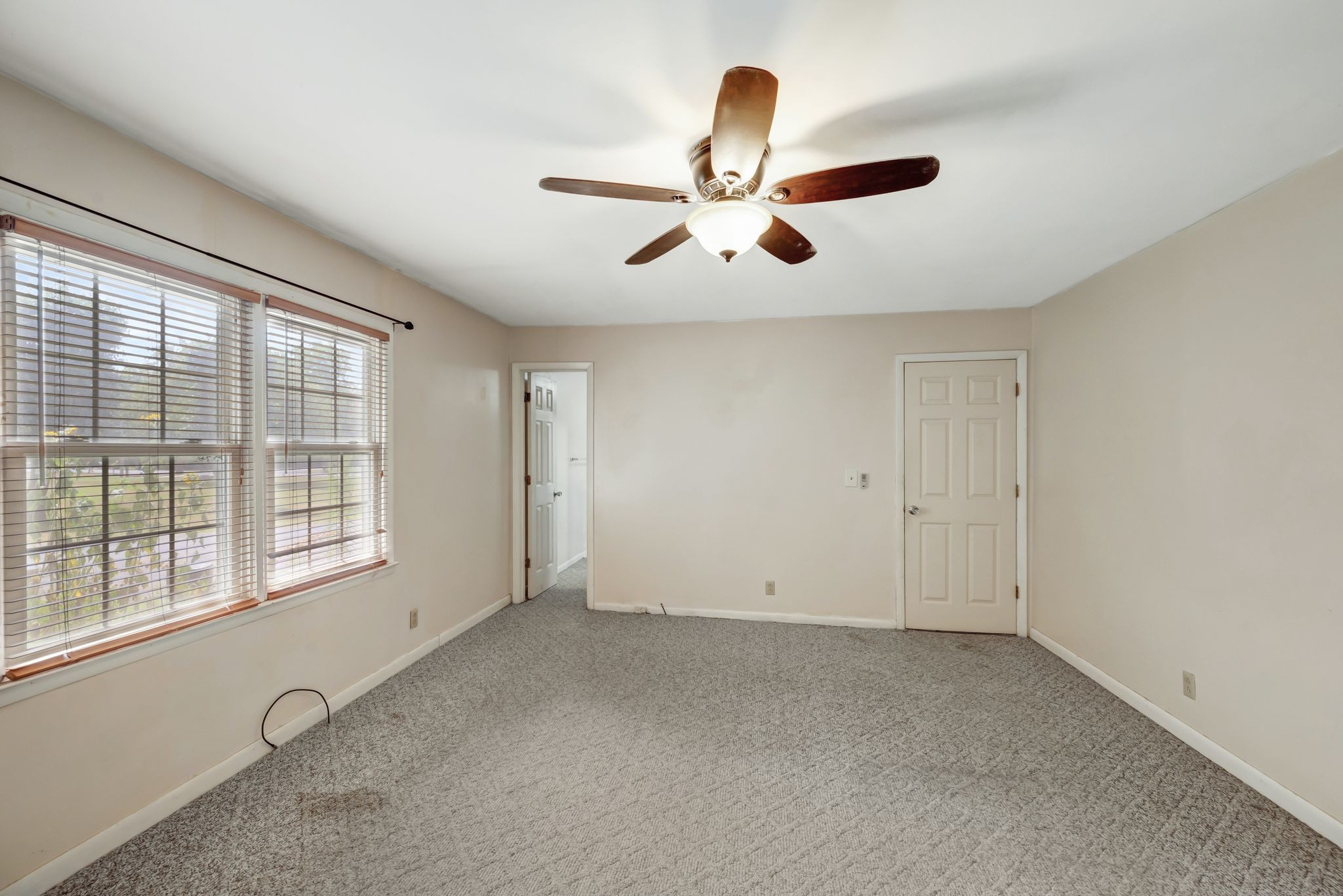 104 Foxland Dr