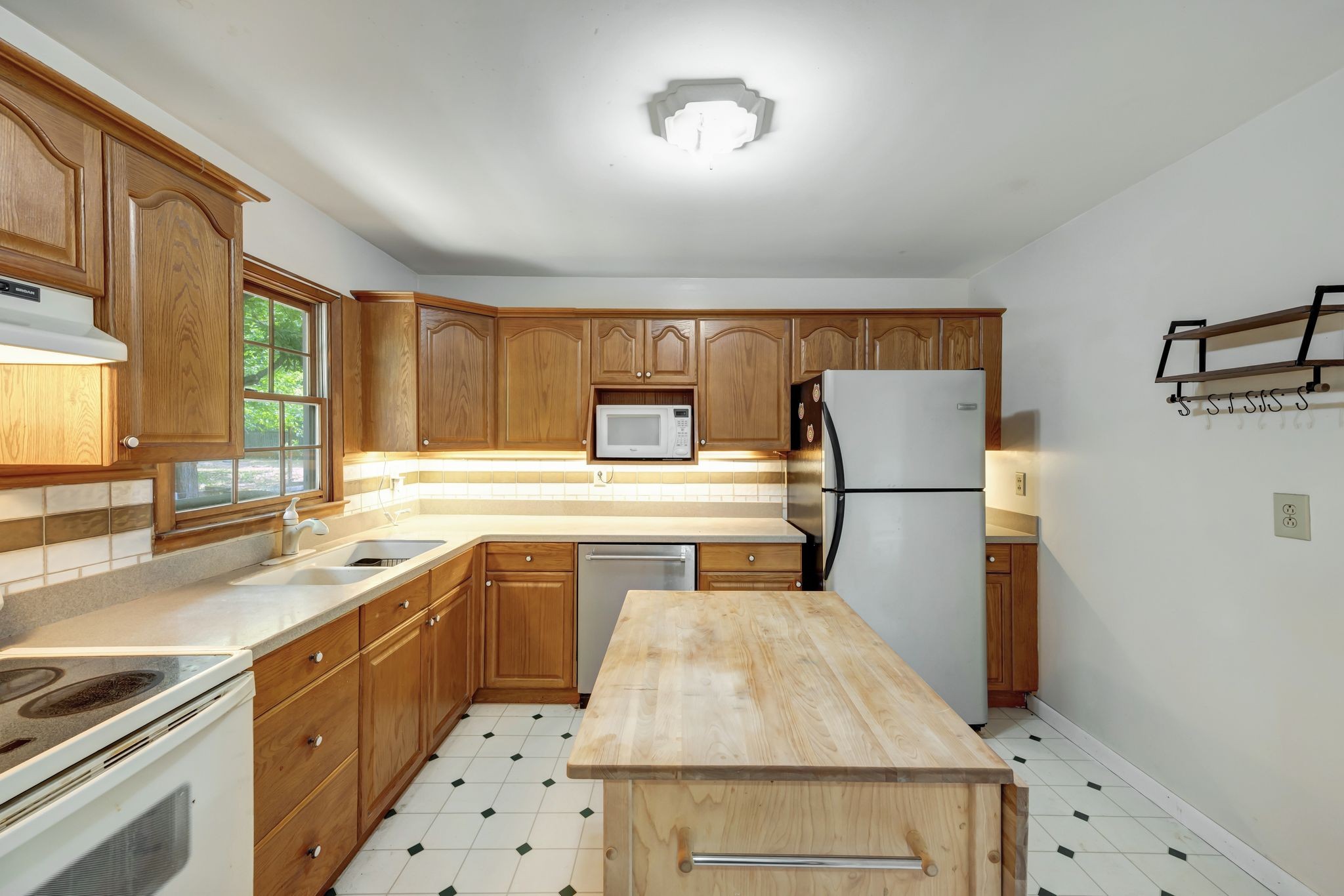 104 Foxland Dr