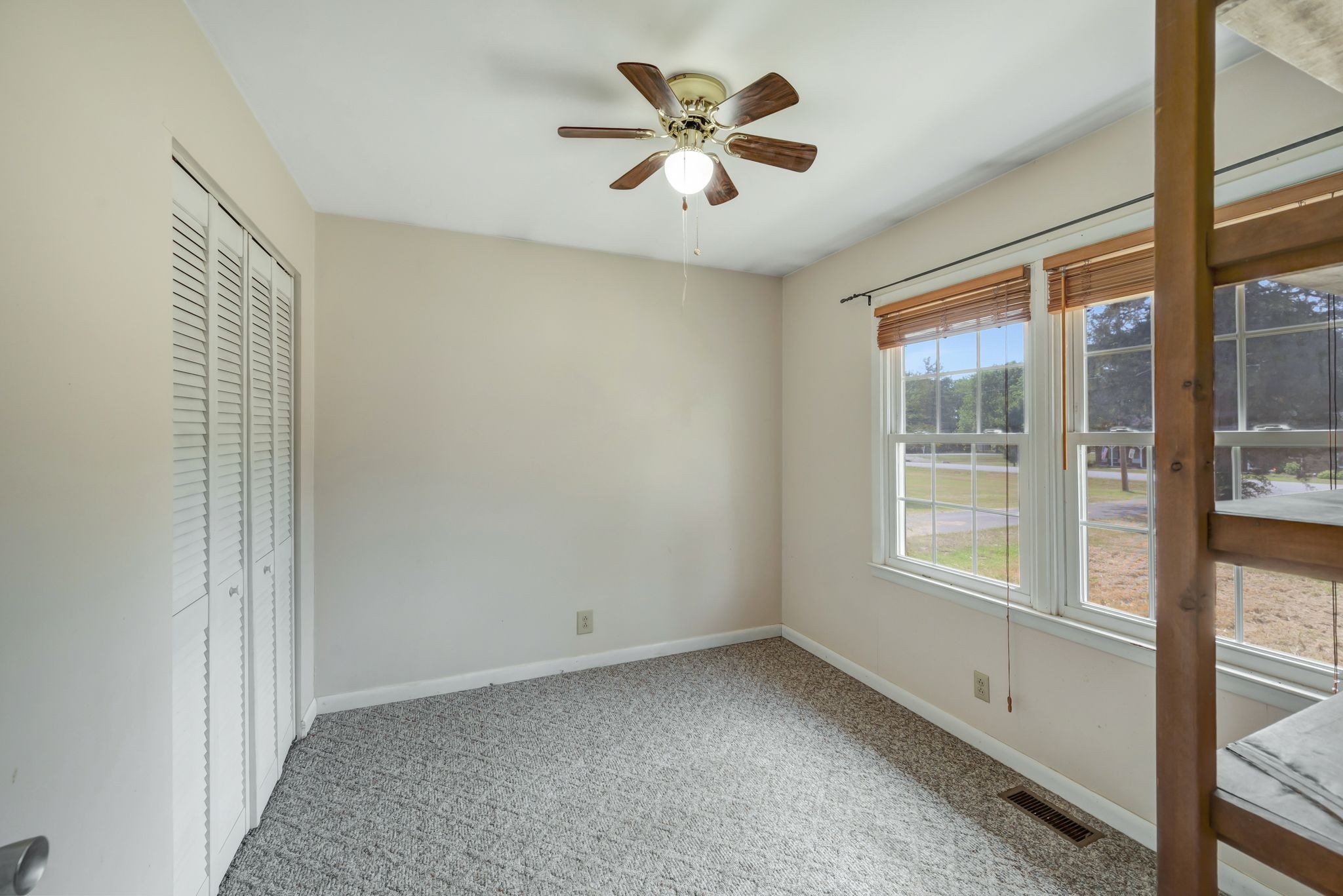 104 Foxland Dr