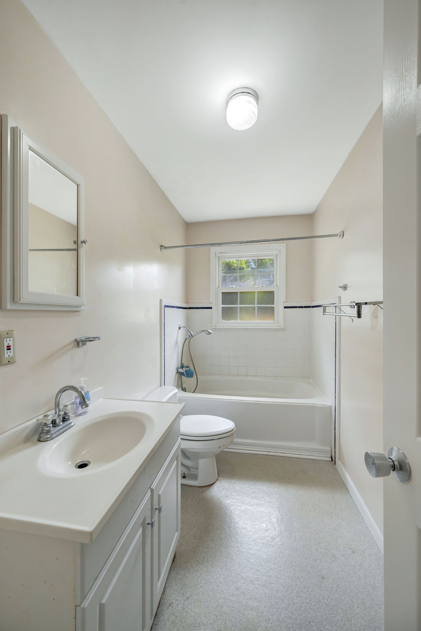 104 Foxland Dr