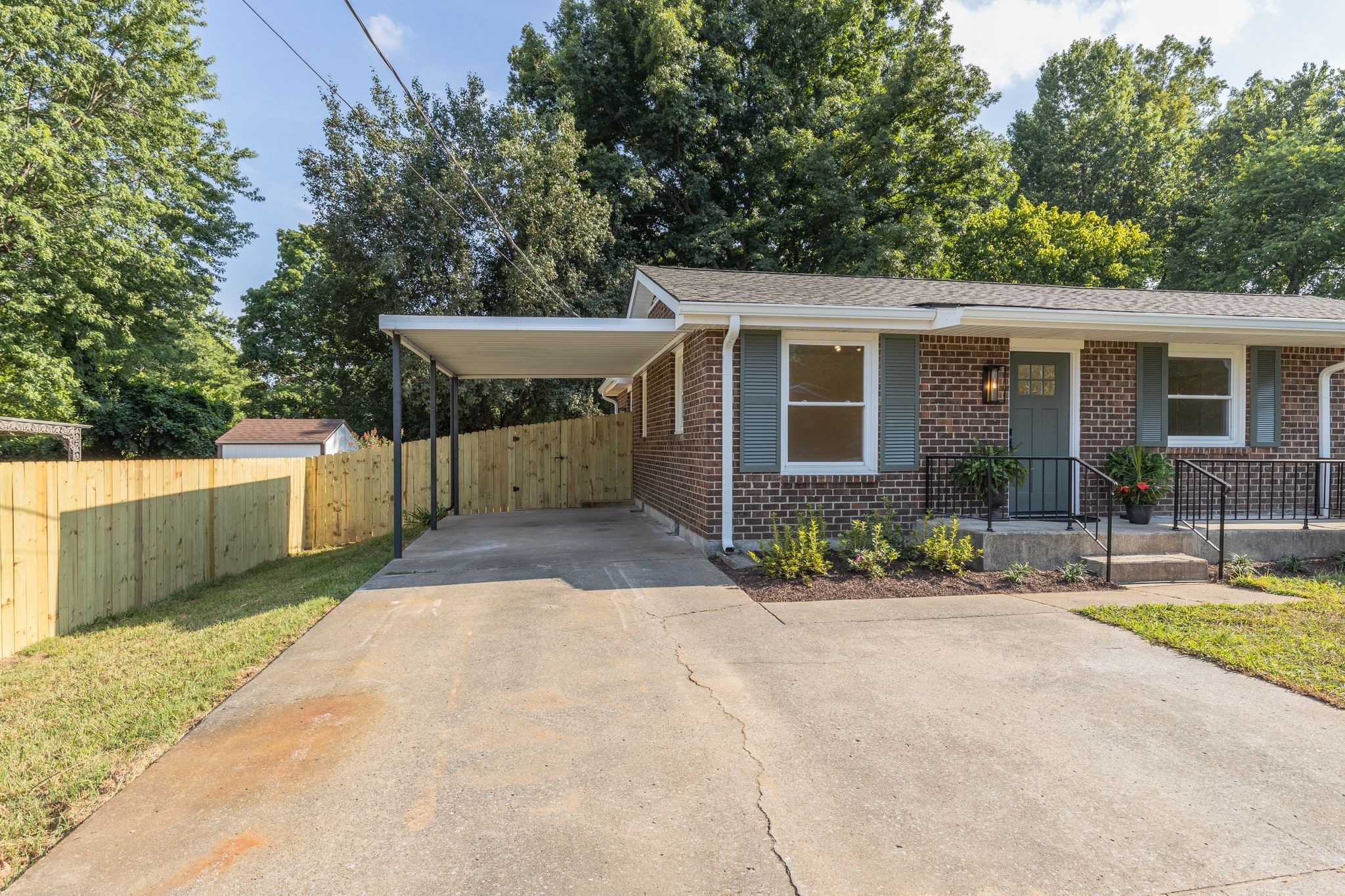 625 W Meade Blvd