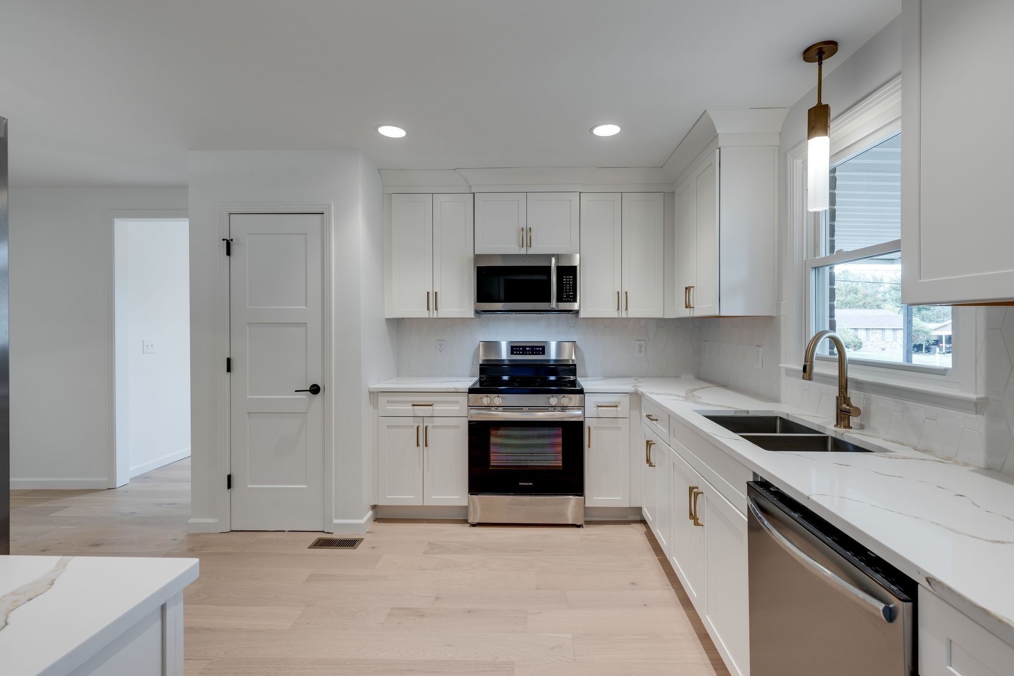 625 W Meade Blvd