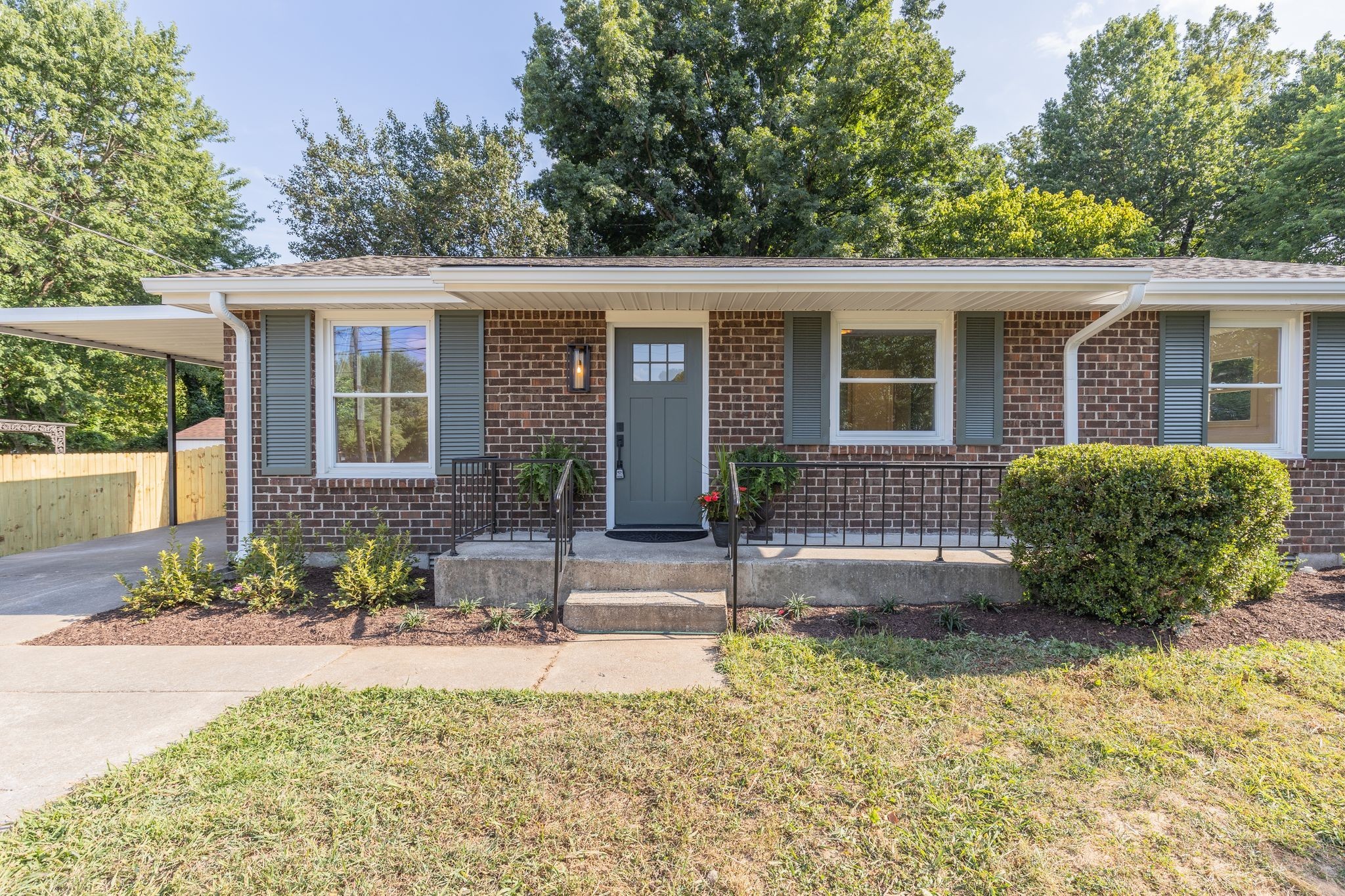 625 W Meade Blvd