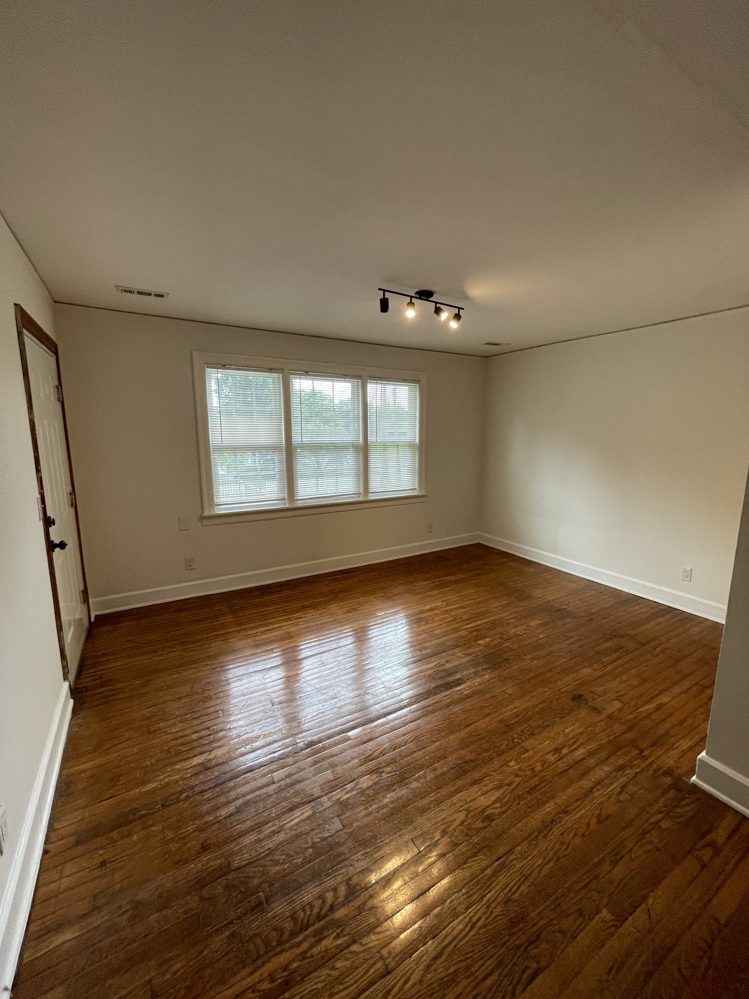 903 E Lytle St Unit: 4