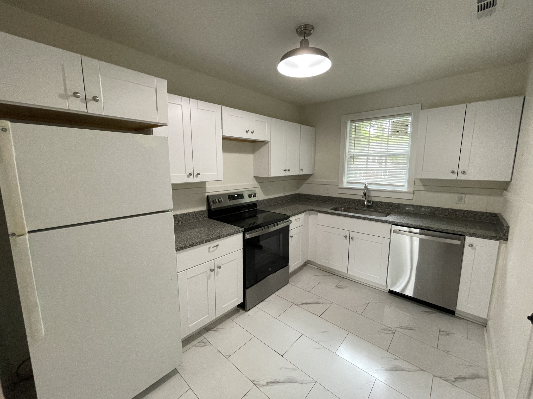 903 E Lytle St Unit: 4