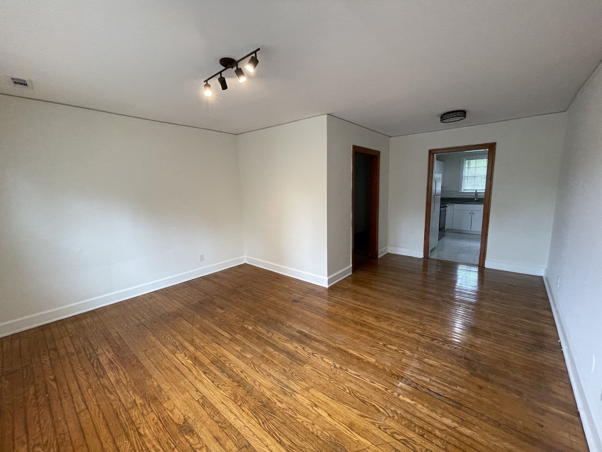 903 E Lytle St Unit: 4
