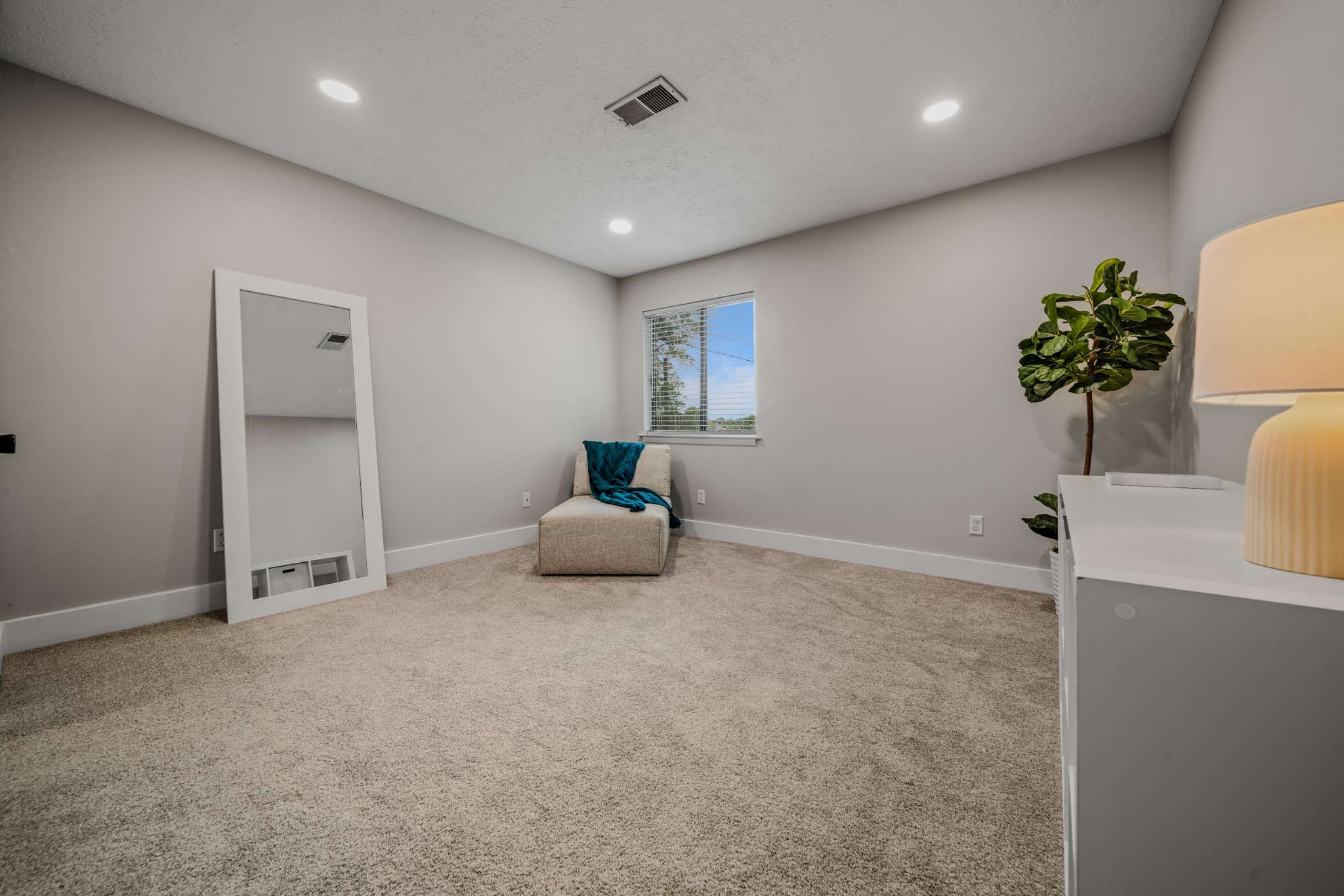301 Deerpoint Dr