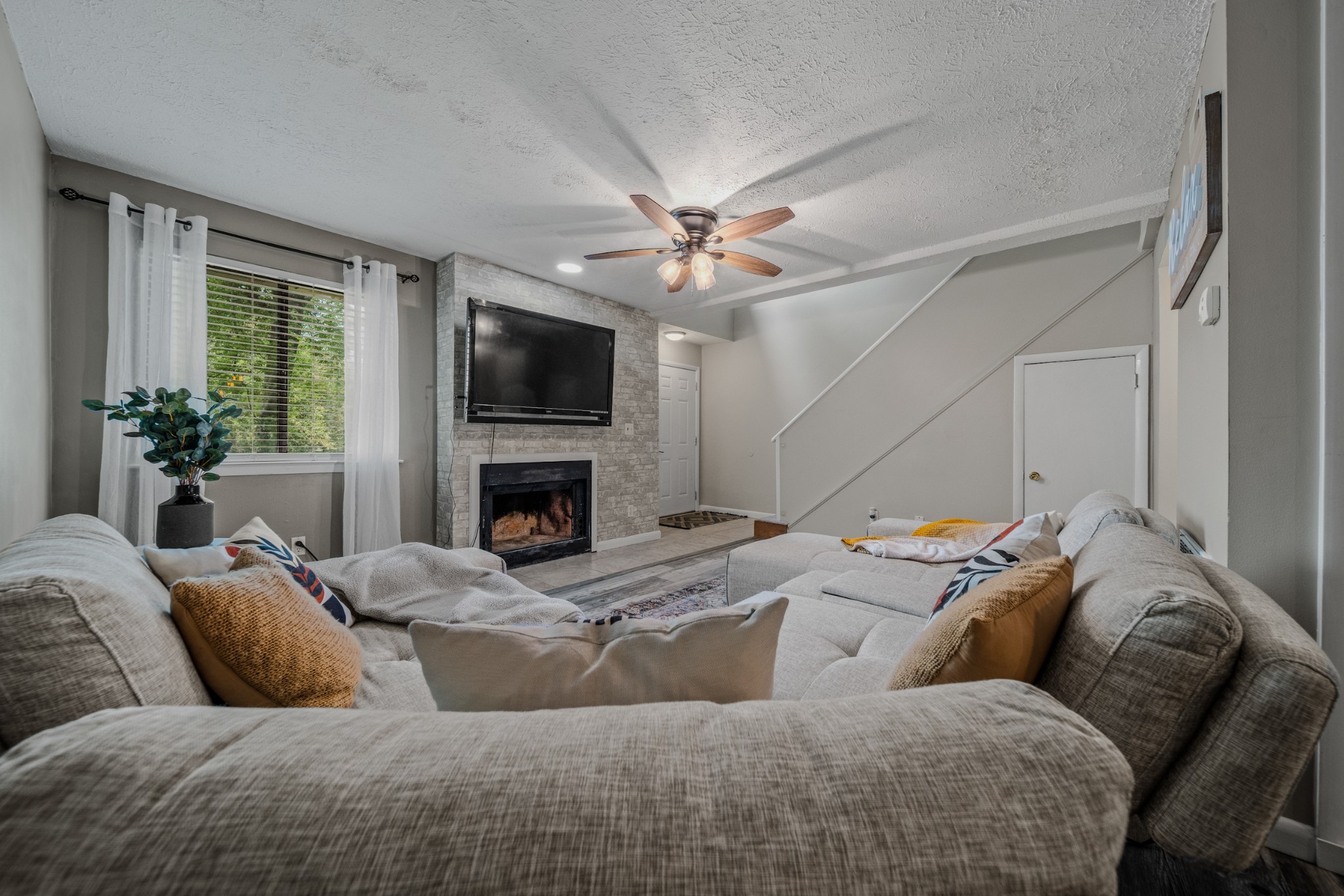 301 Deerpoint Dr