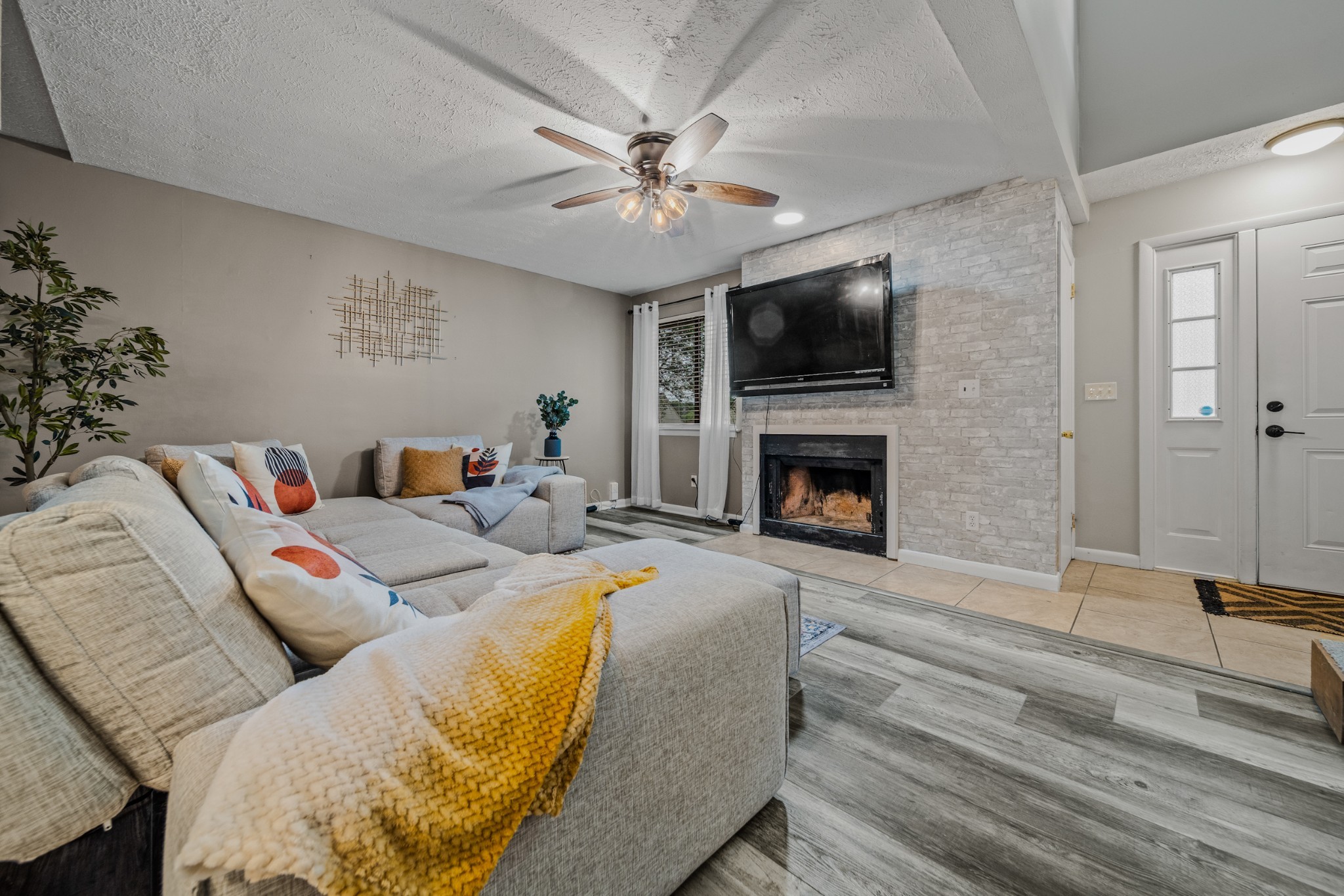 301 Deerpoint Dr