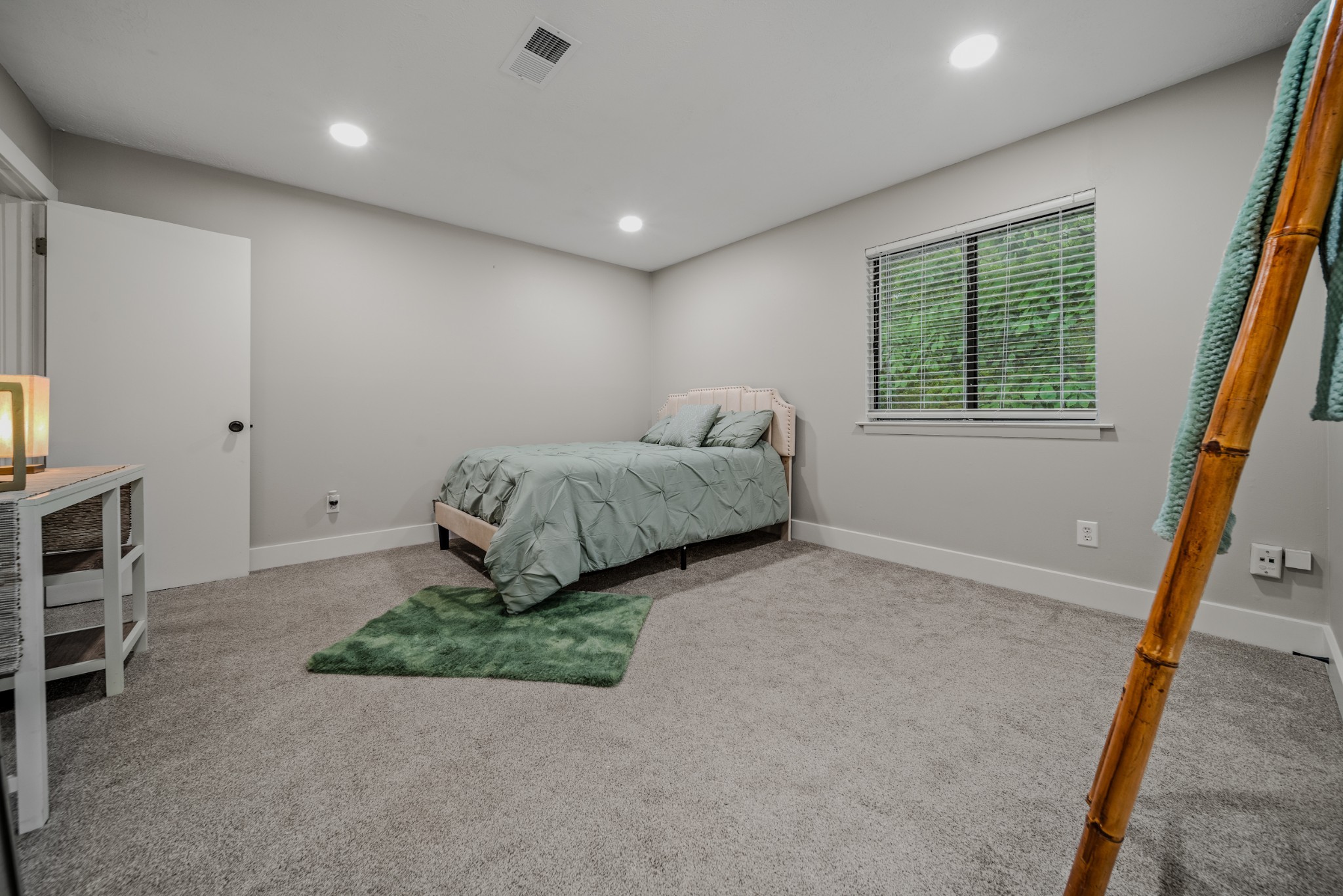 301 Deerpoint Dr