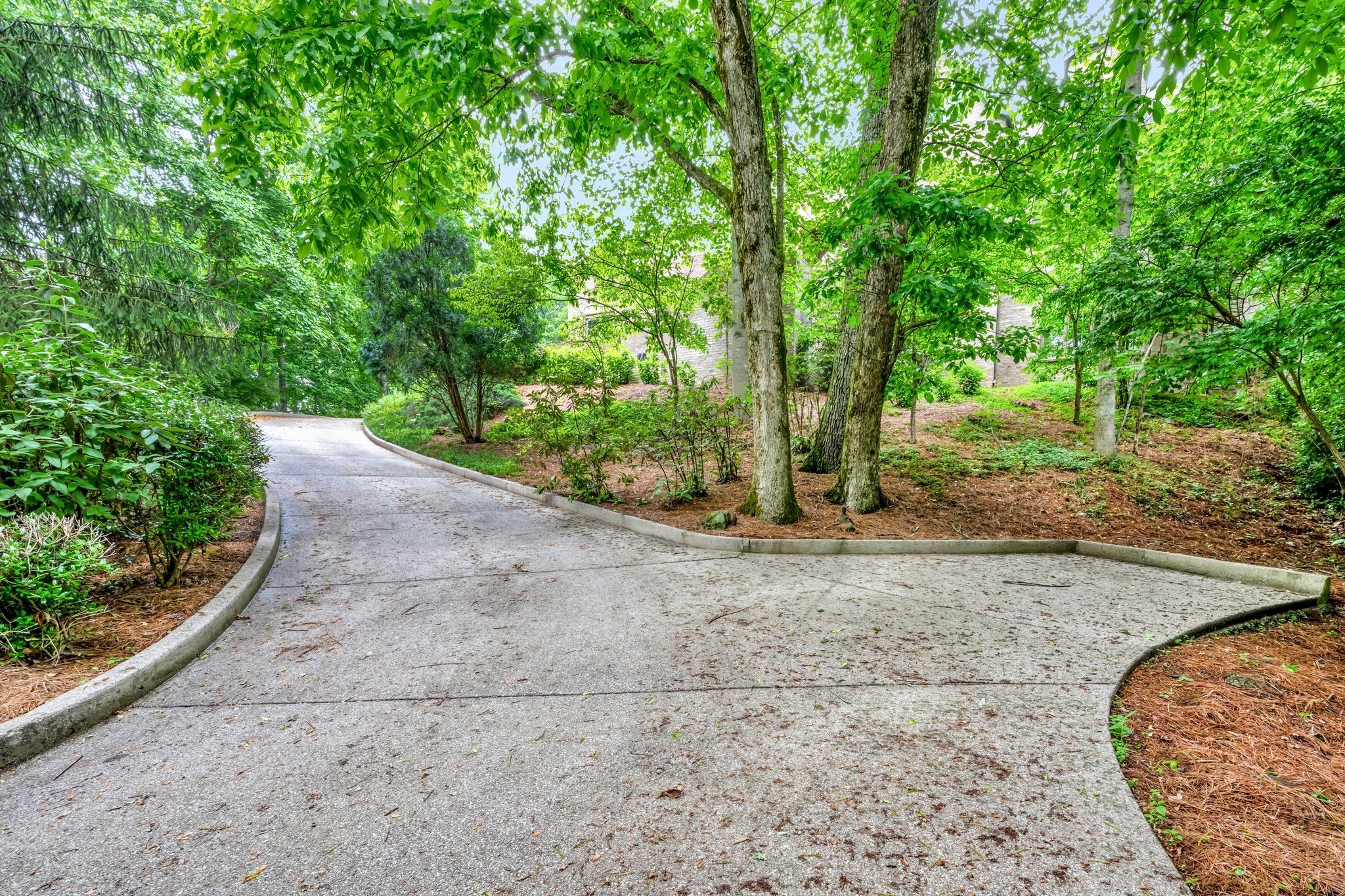 5610 Hillview Dr