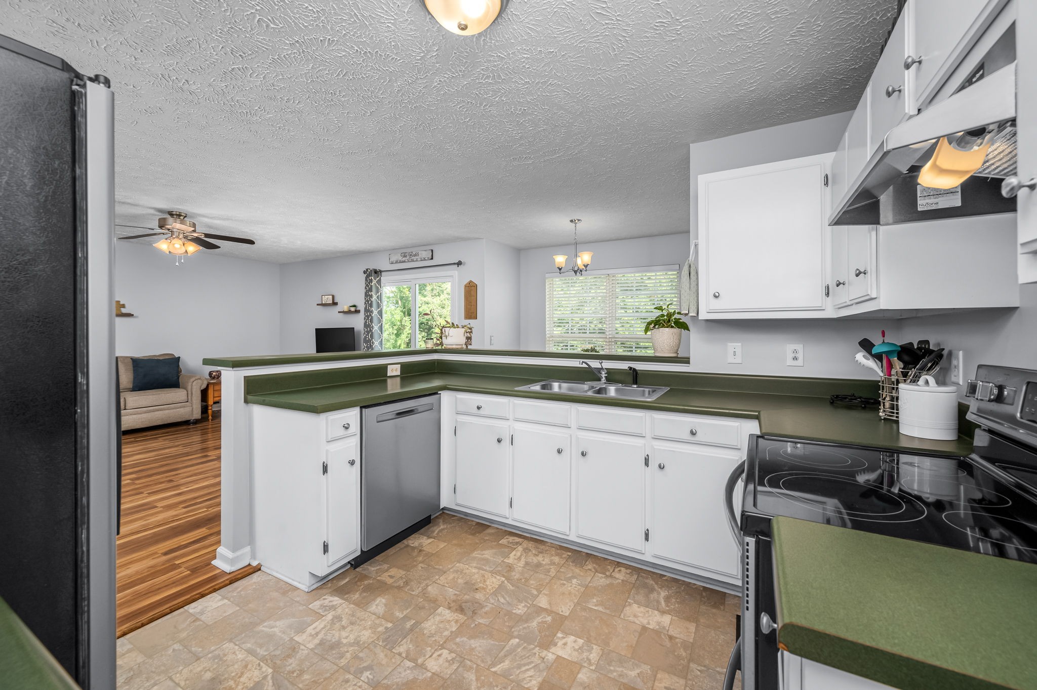 1421 Tuffnell Dr