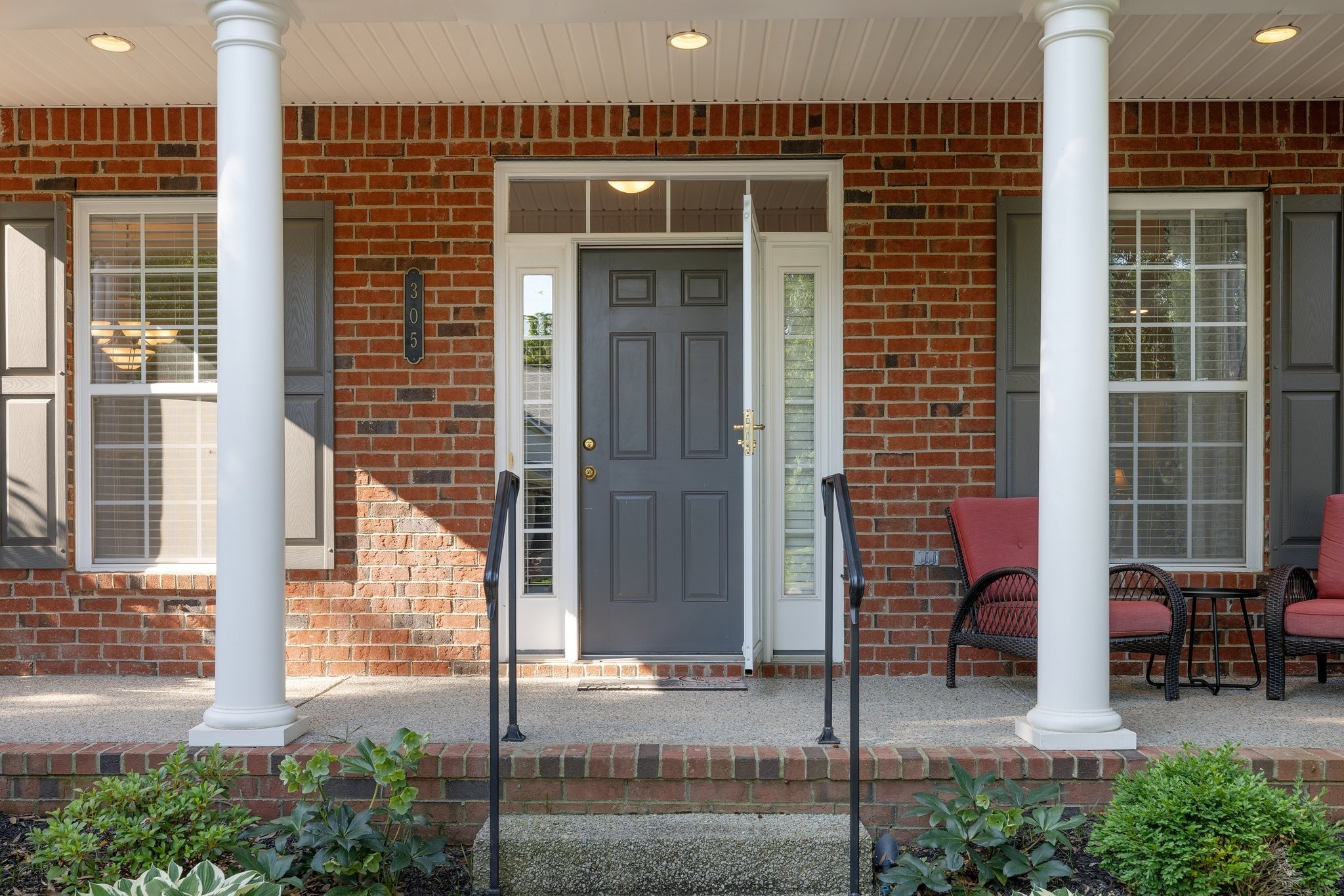305 Meadowglade Ln
