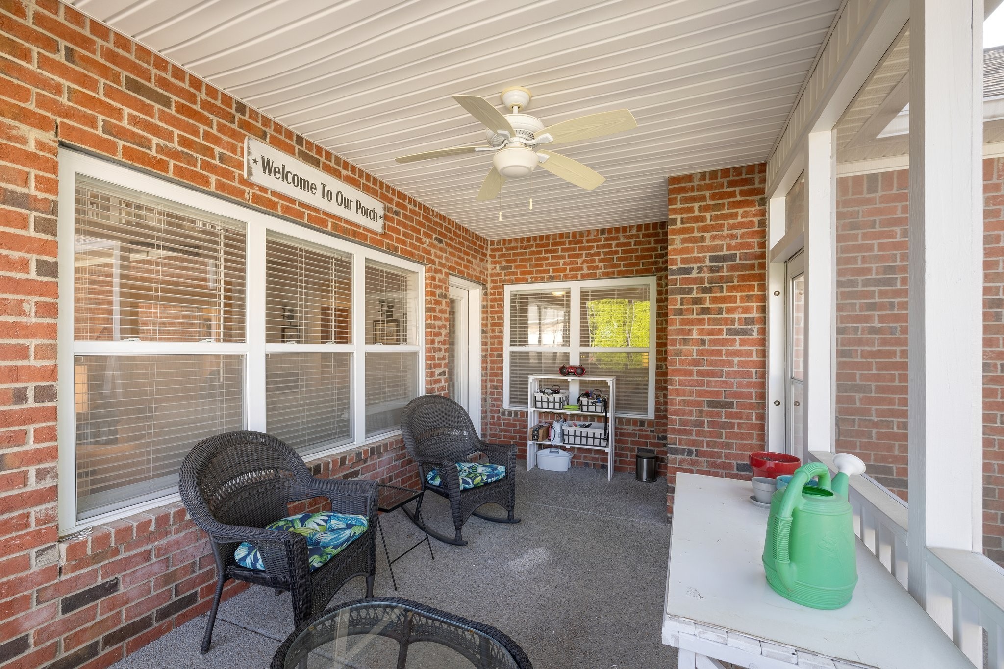 305 Meadowglade Ln