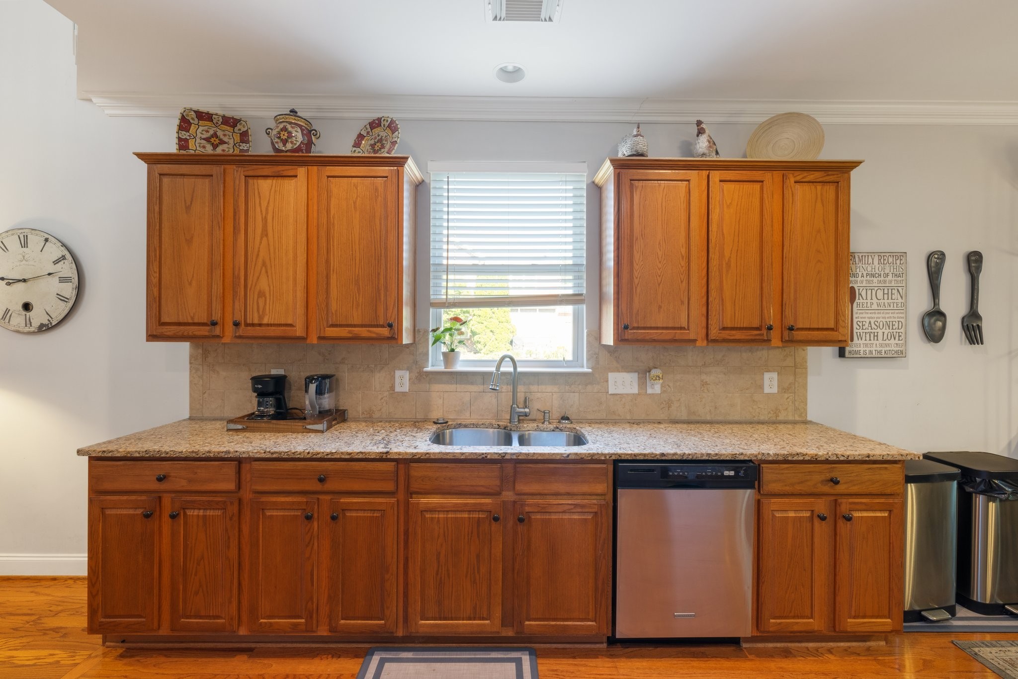 305 Meadowglade Ln