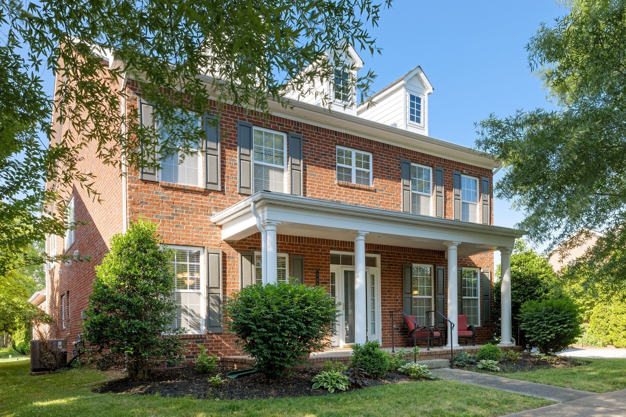 305 Meadowglade Ln