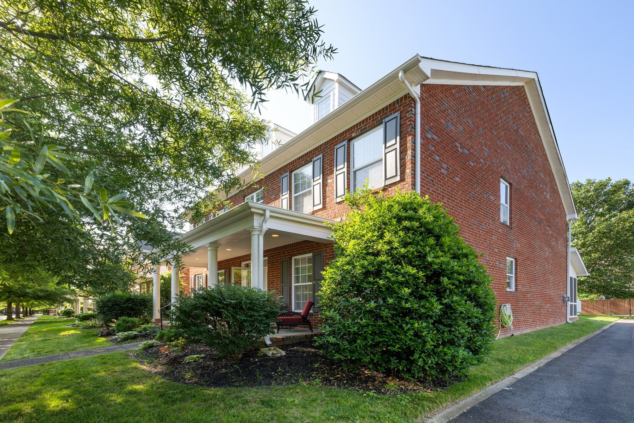 305 Meadowglade Ln