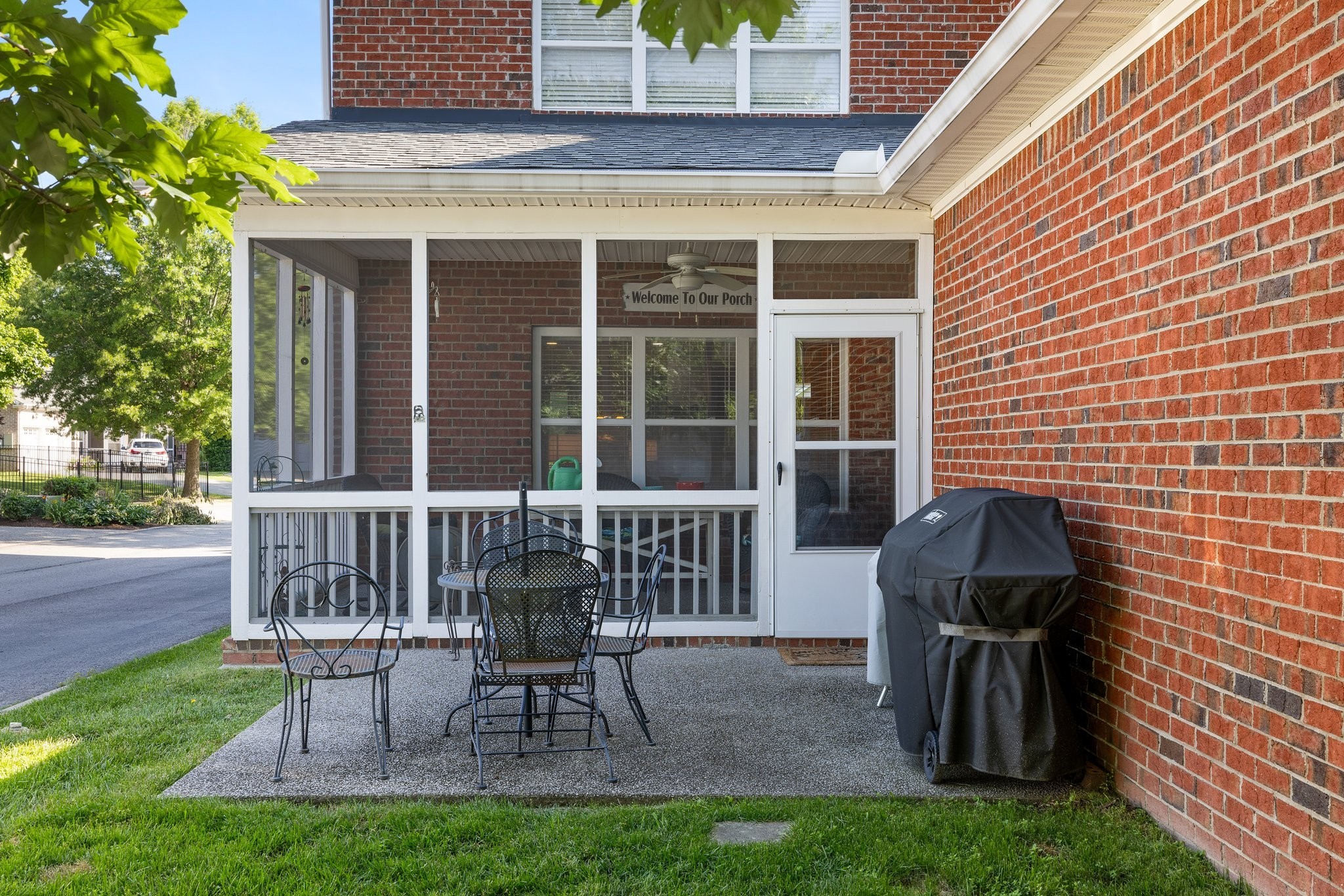 305 Meadowglade Ln
