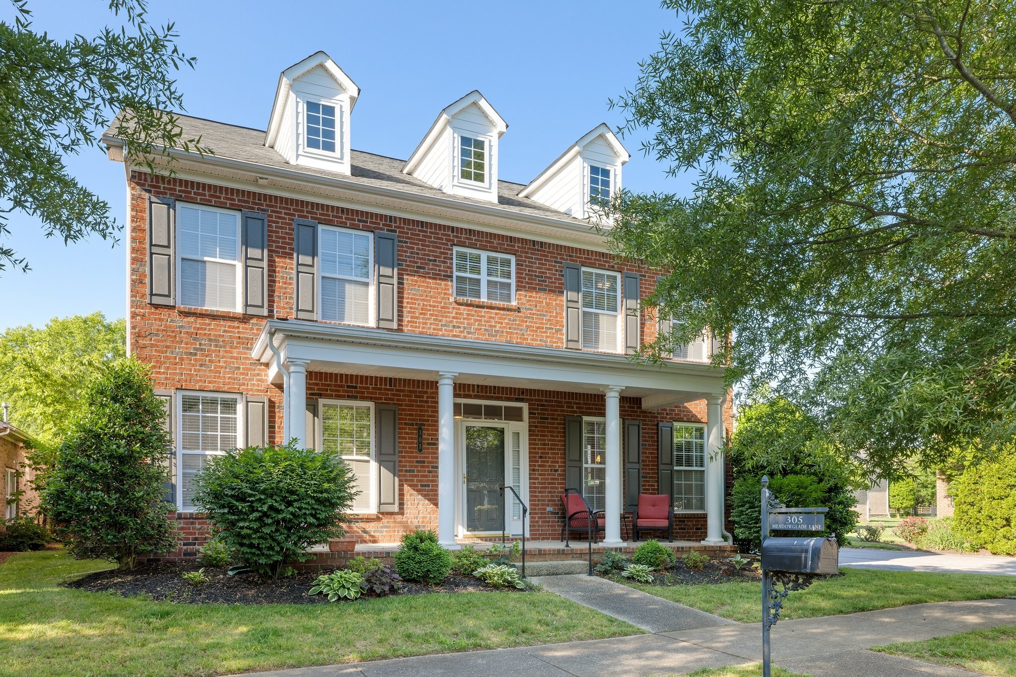 305 Meadowglade Ln