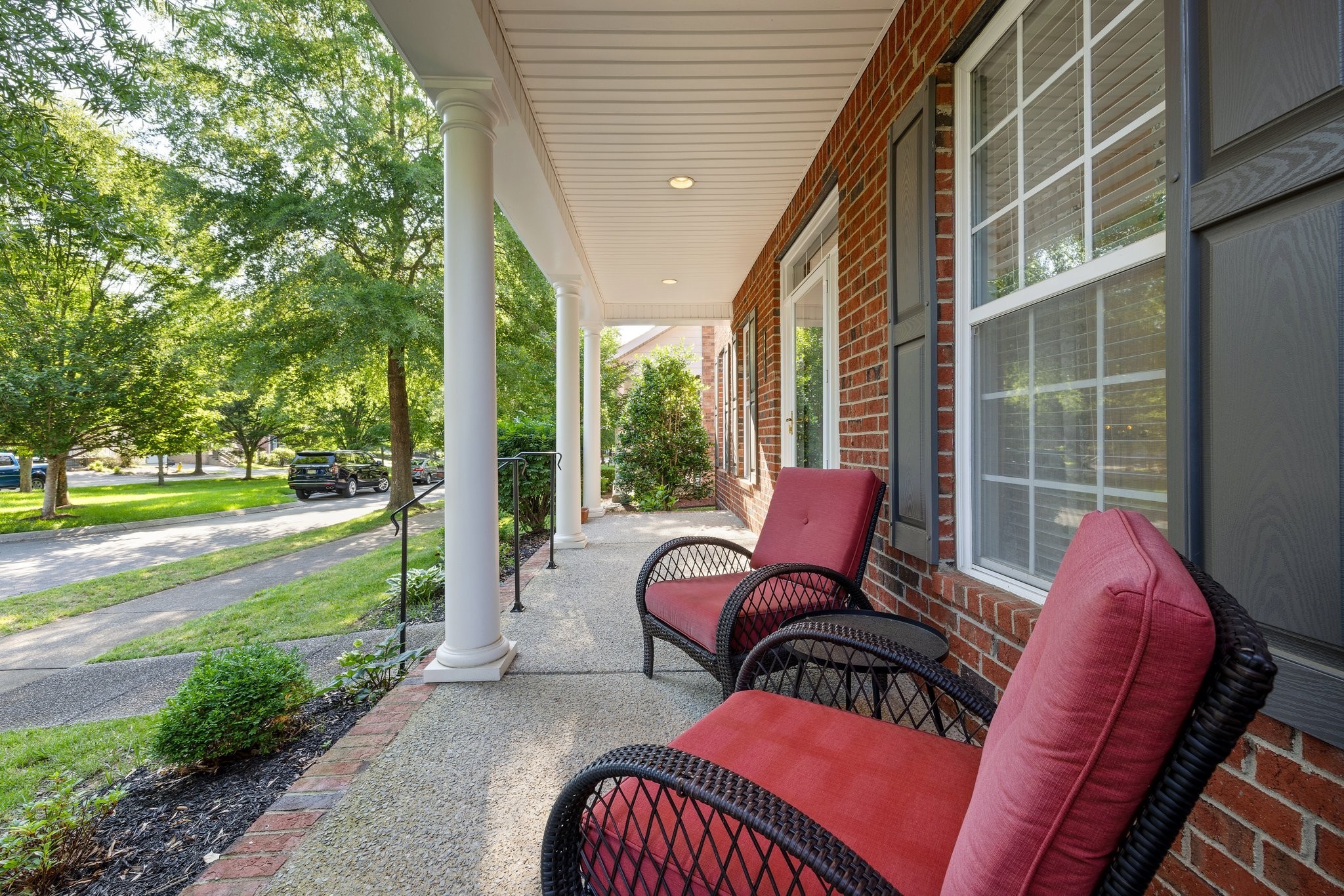 305 Meadowglade Ln