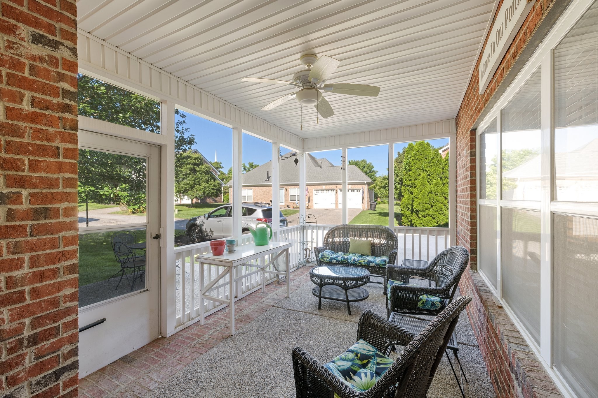 305 Meadowglade Ln