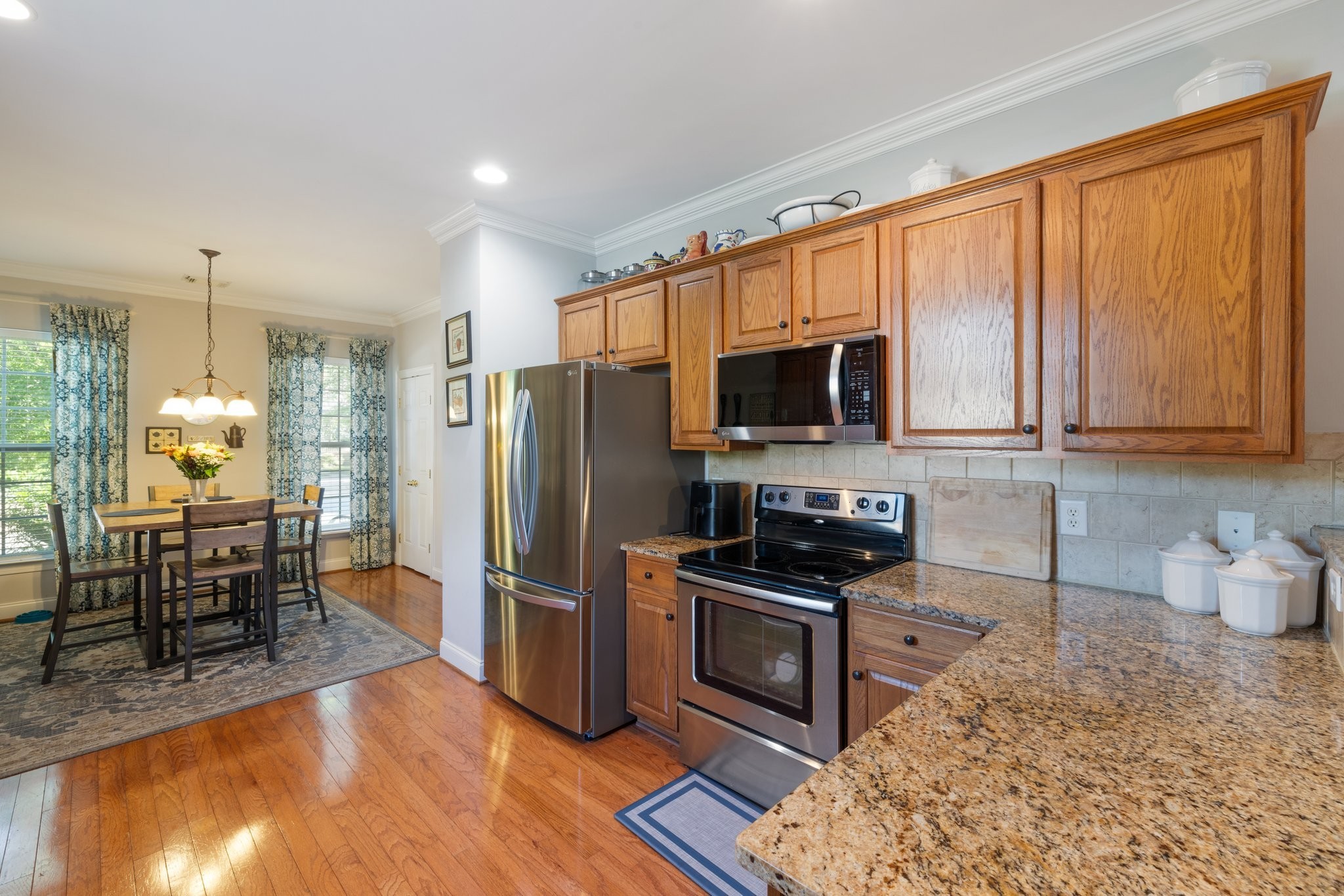 305 Meadowglade Ln