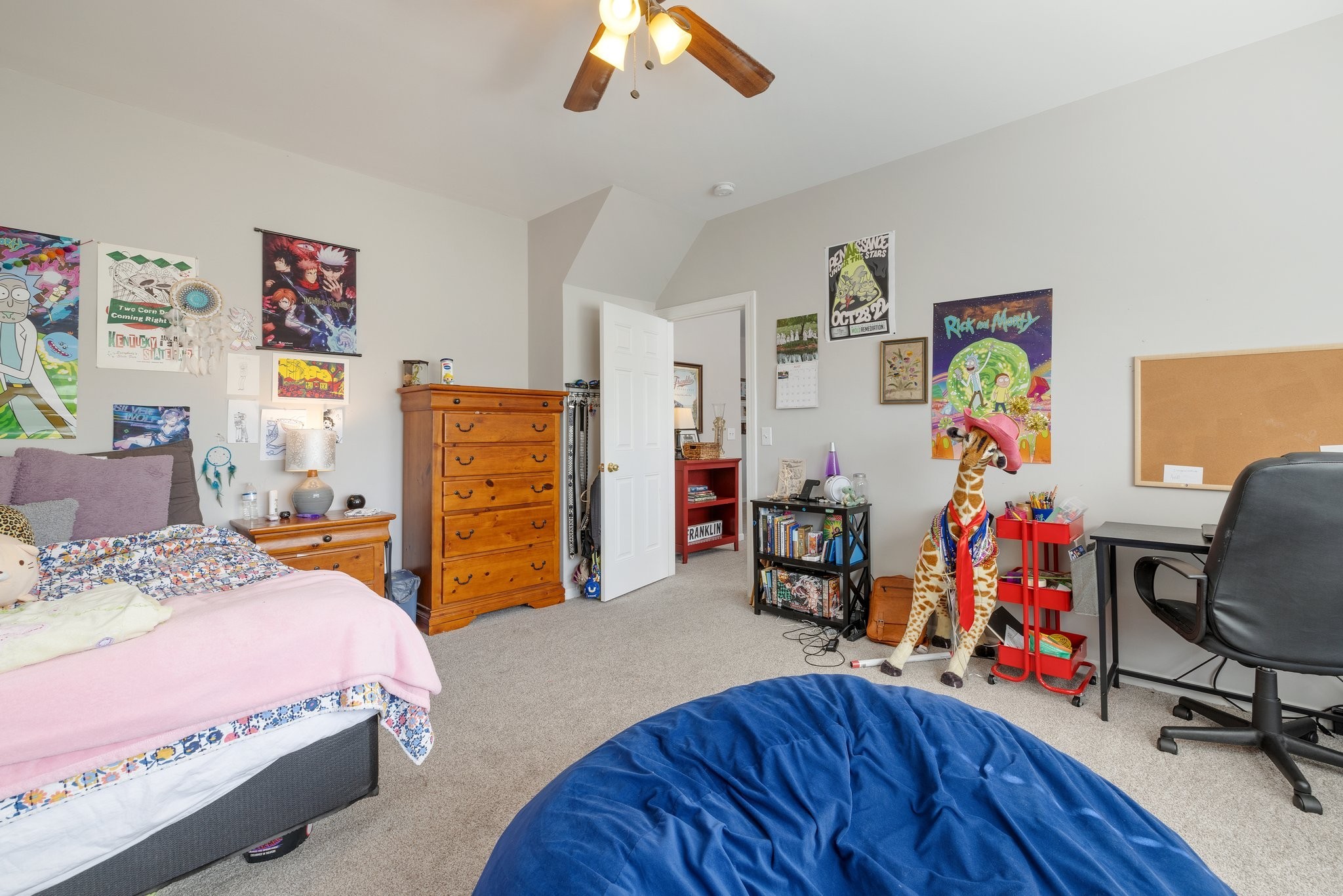 305 Meadowglade Ln